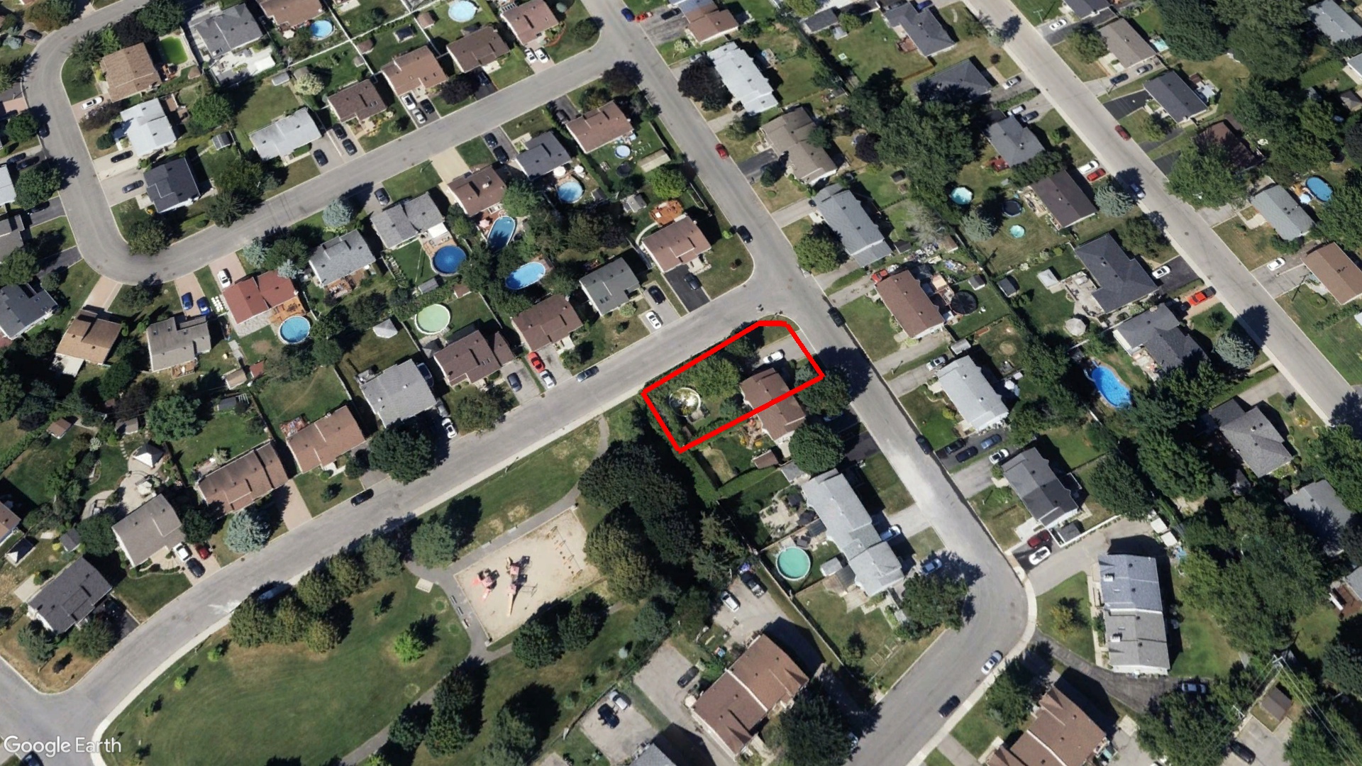 Tax Sale Montreal, Quebec - 041225-06