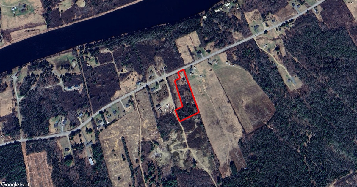 Tax Sale in Northumberland, New Brunswick 662 highway 118, gray