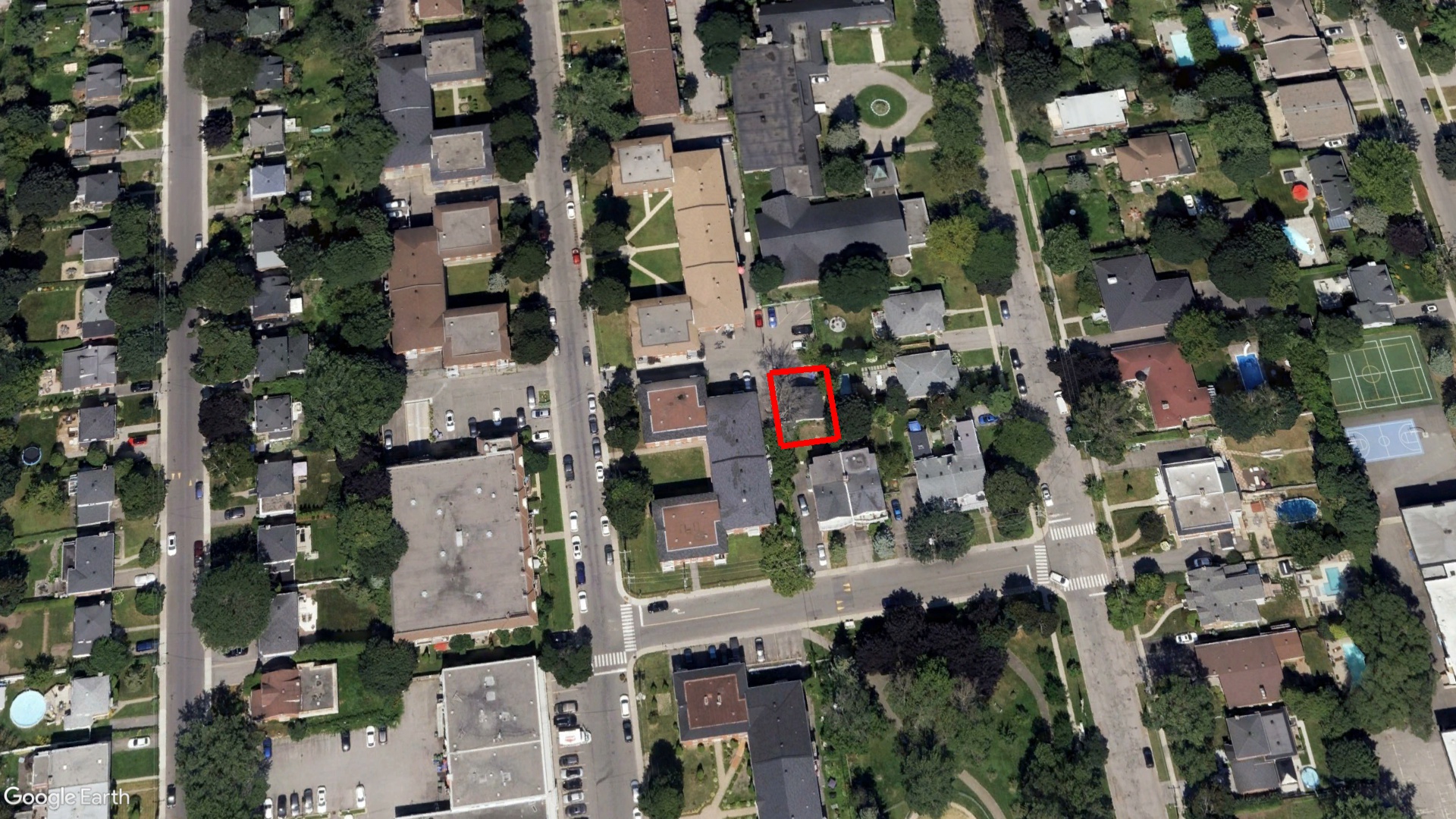 Tax Sale Montreal, Quebec - 050522-77