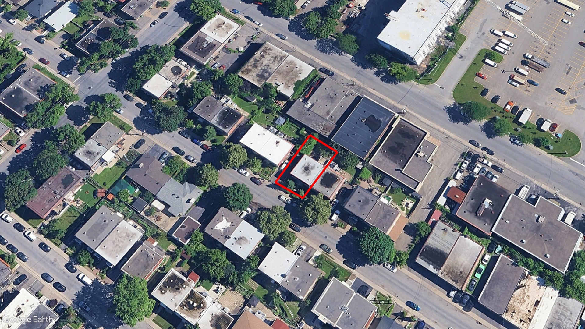 Tax Sale Montreal, Quebec - 020705-48