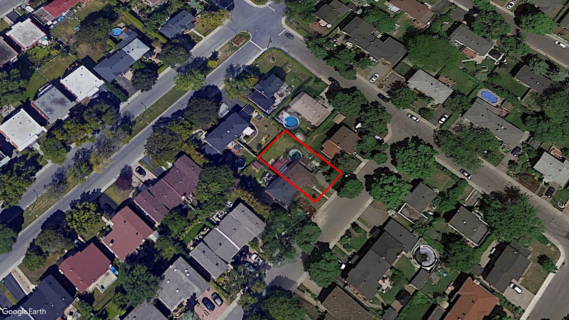 Tax Sale Montreal, Quebec - 040305-22