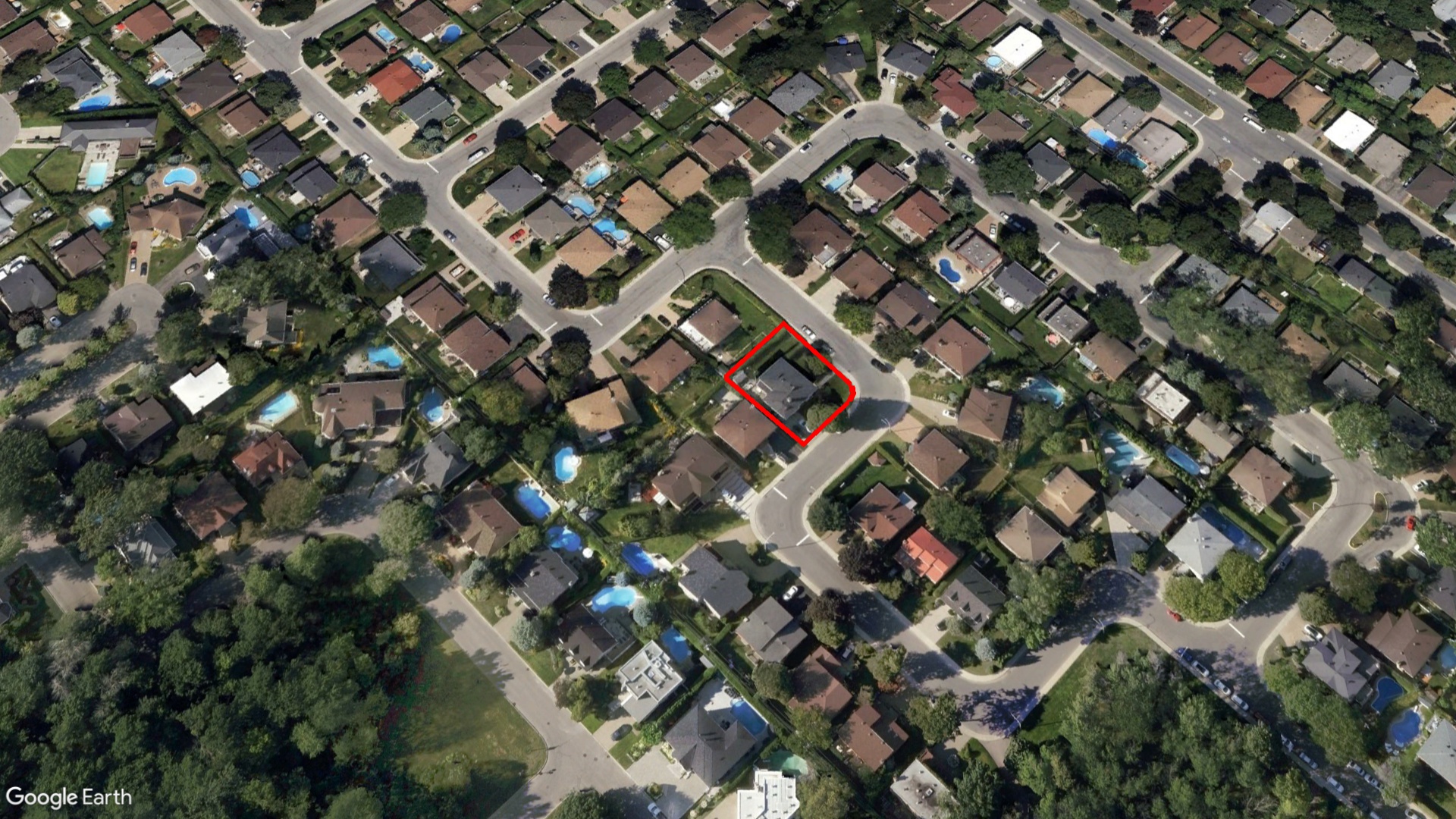 Tax Sale Montreal, Quebec - 041013-34