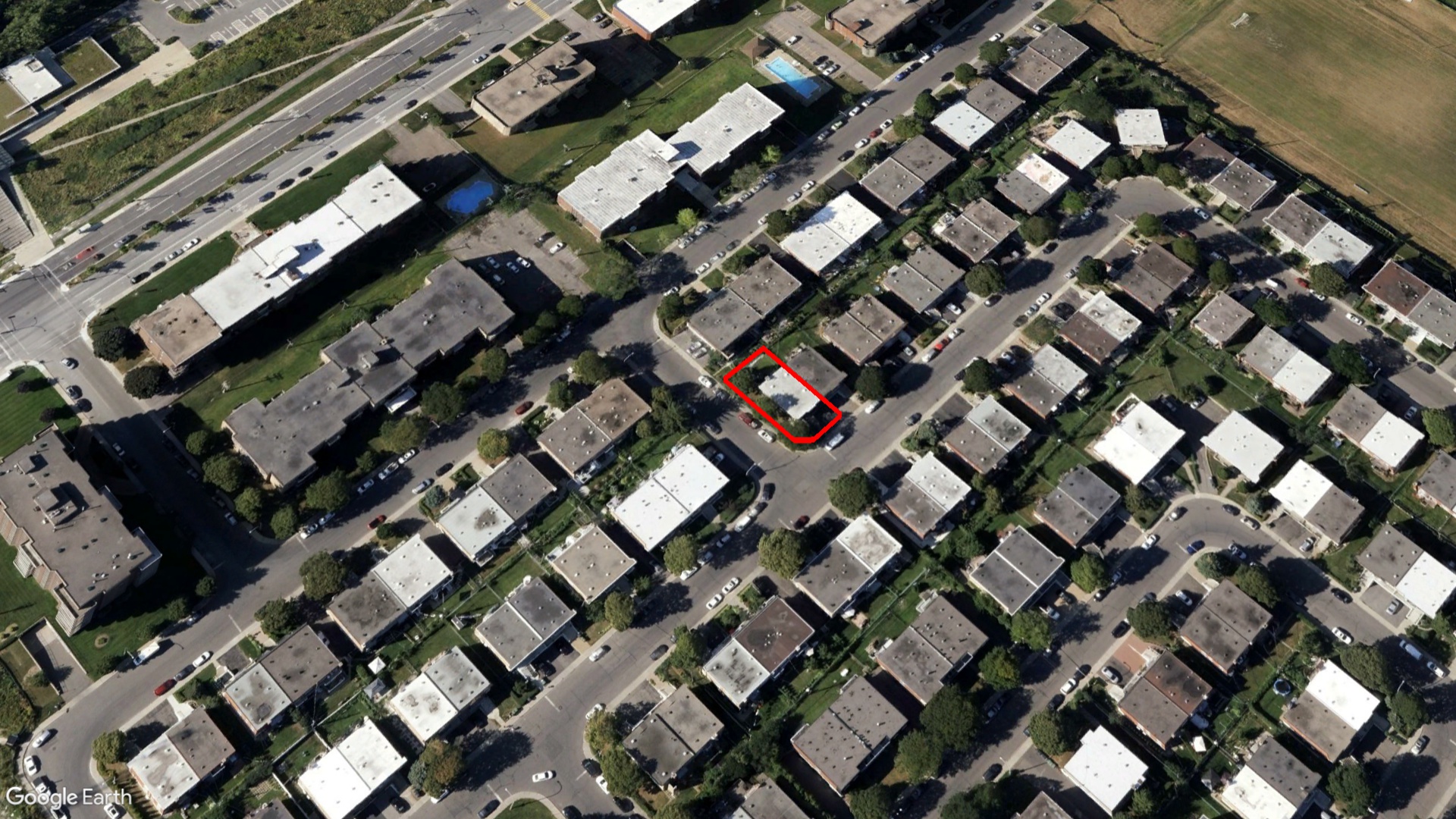 Tax Sale Montreal, Quebec - 041021-01