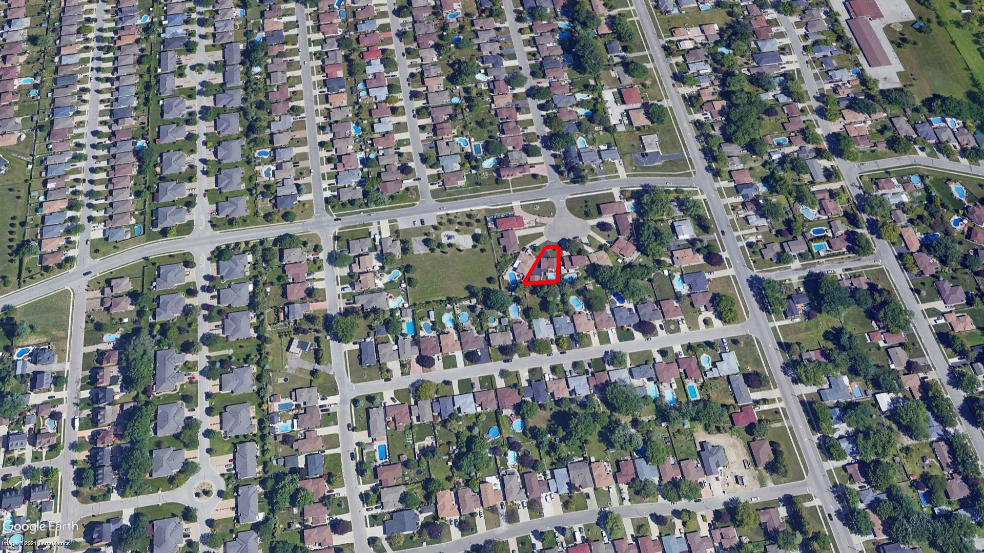 Tax Sale Tecumseh, Ontario - 37 44 090 000 03300 0000