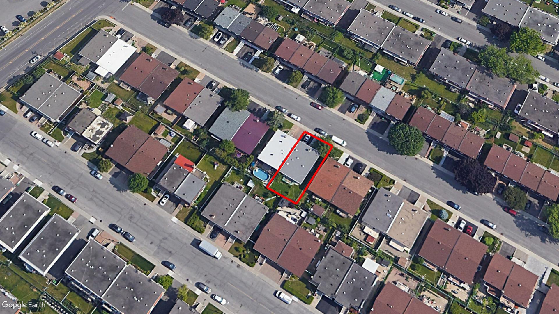 Tax Sale Montreal, Quebec - 040326-34