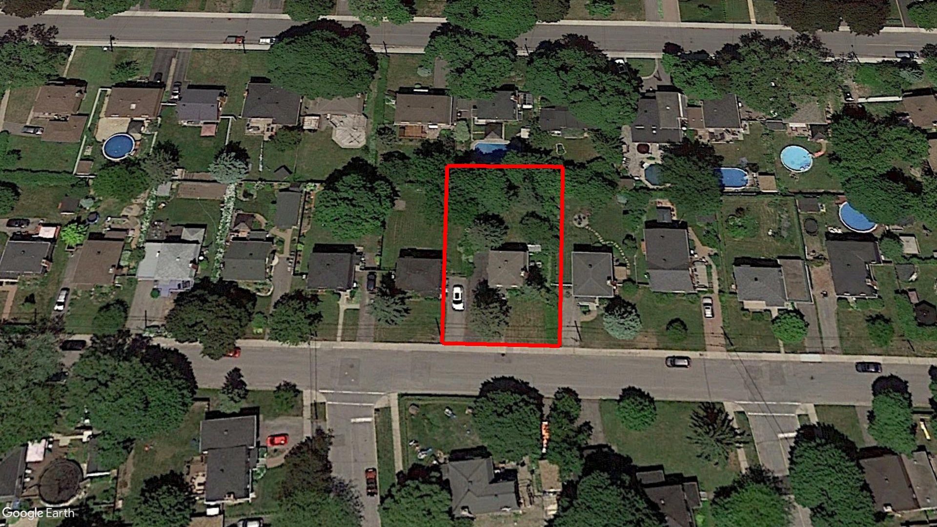 Tax Sale Montreal, Quebec - 050526-46