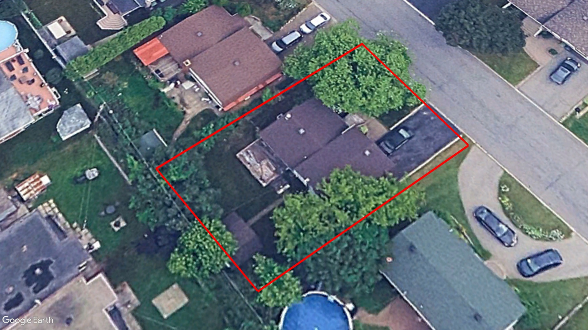 Tax Sale Montreal, Quebec - 040528-66