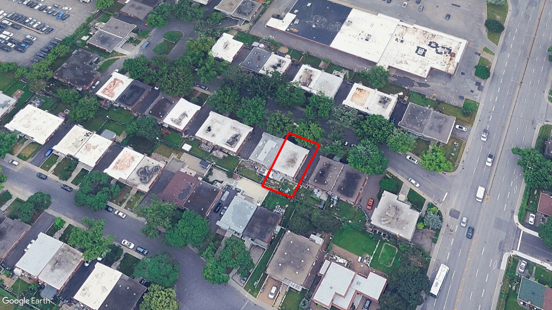 Tax Sale Montreal, Quebec - 040420-73