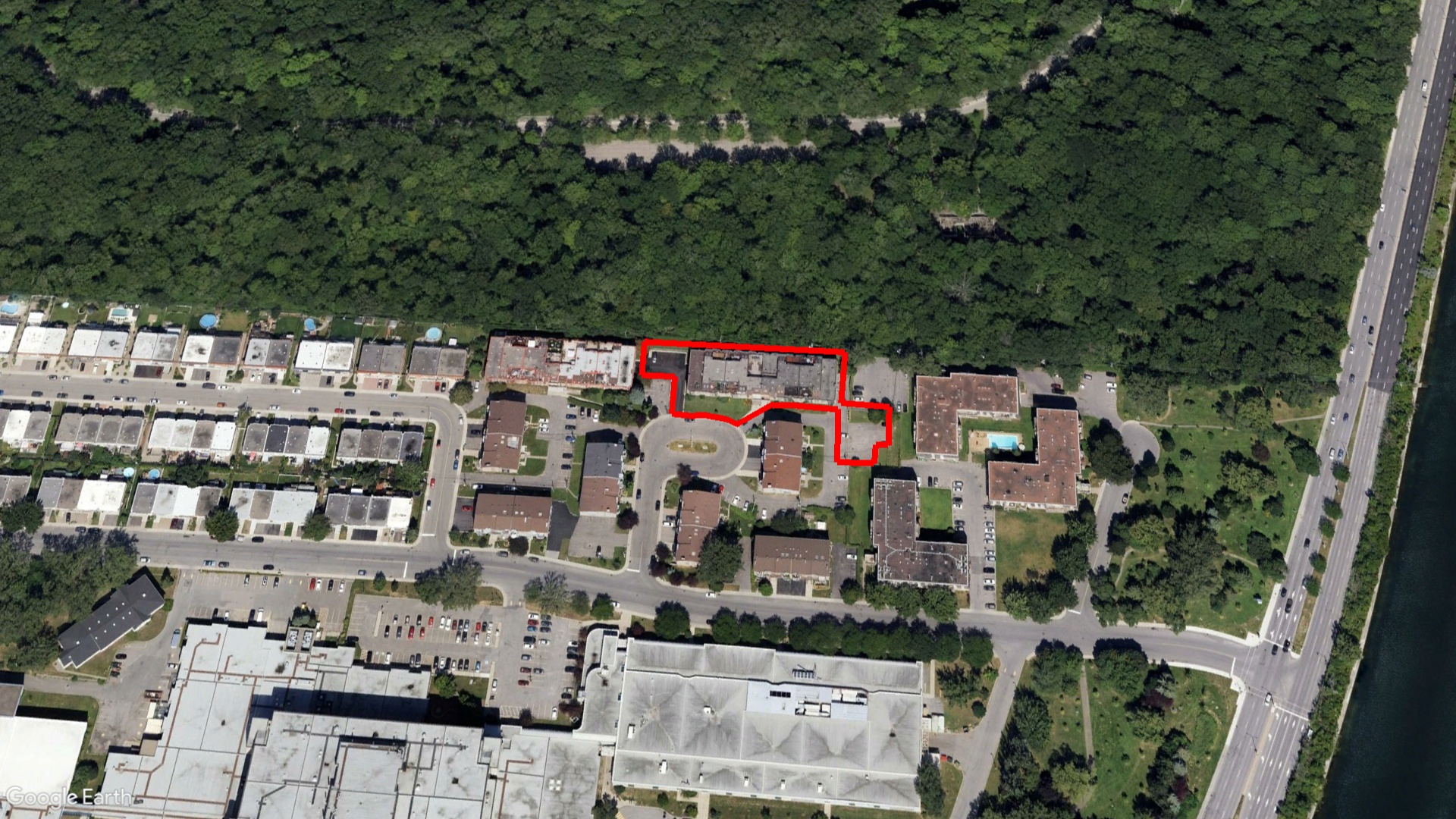 Tax Sale Montreal, Quebec - 041222-55