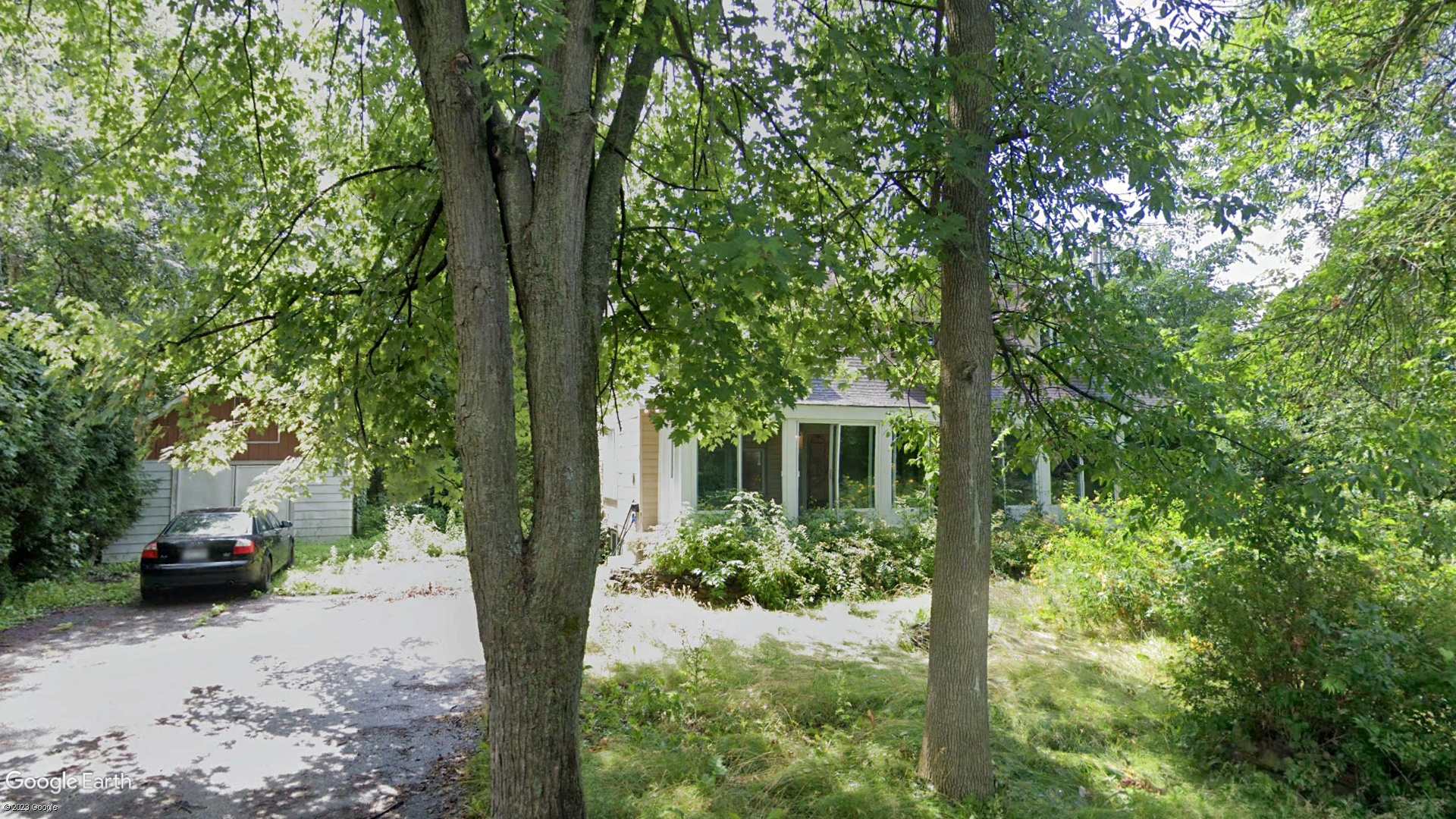 Tax Sale Montreal, Quebec - 040509-75