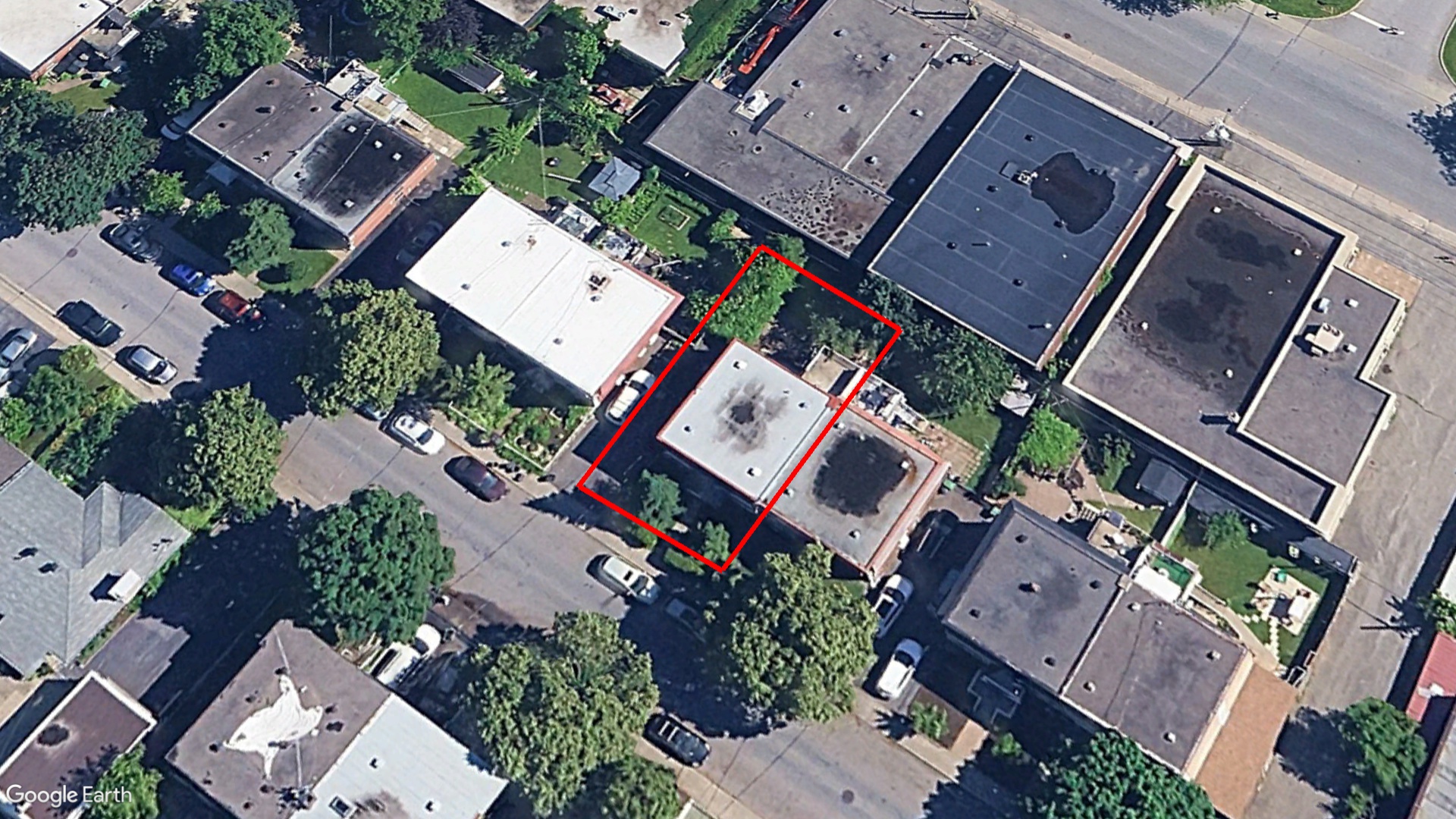 Tax Sale Montreal, Quebec - 020705-48