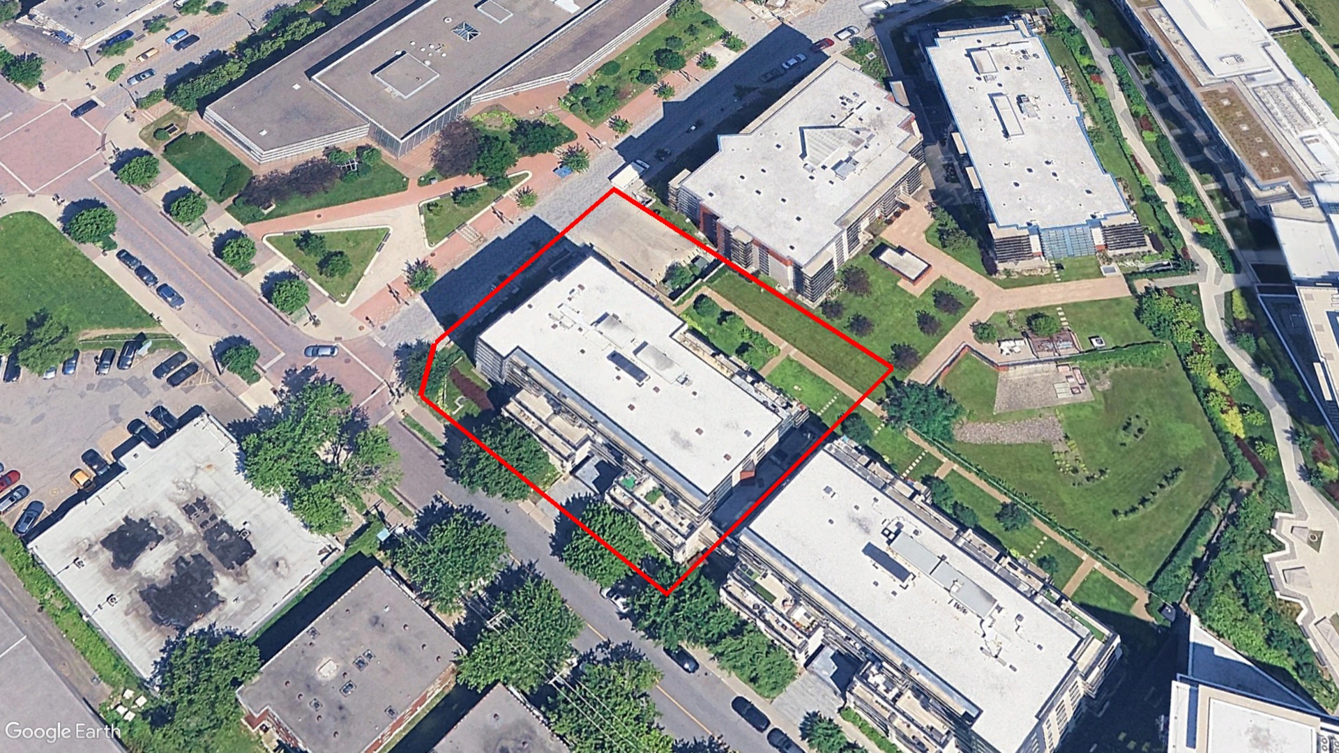 Tax Sale Montreal, Quebec - 471772-73