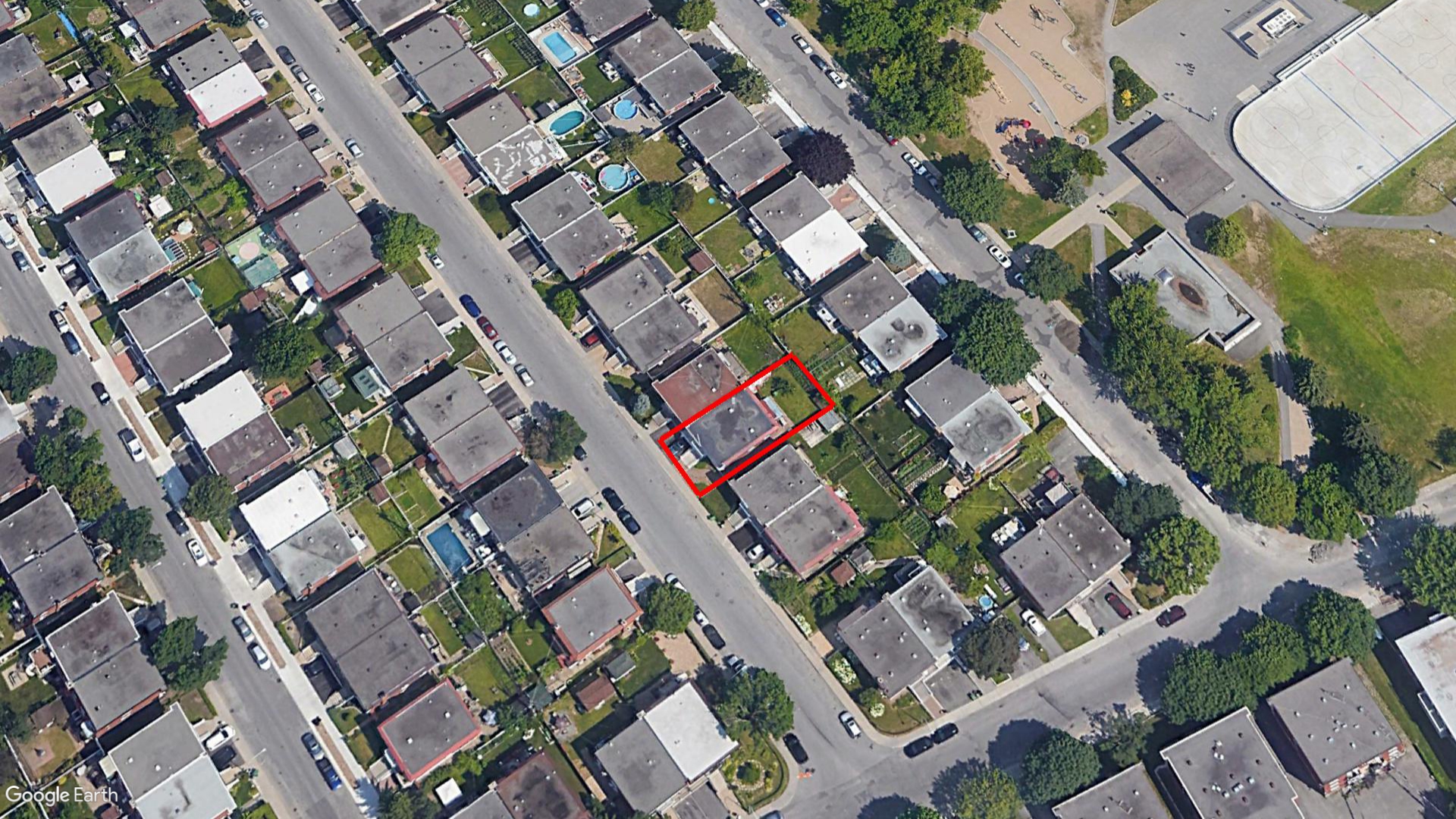 Tax Sale Montreal, Quebec - 020802-43