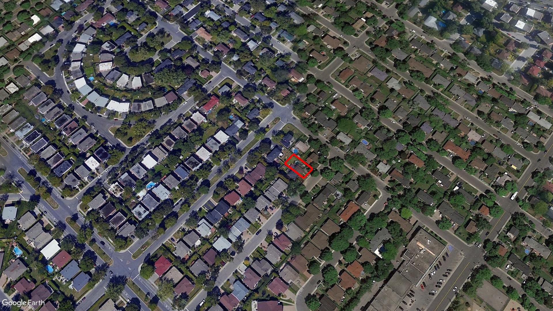 Tax Sale Montreal, Quebec - 040305-22