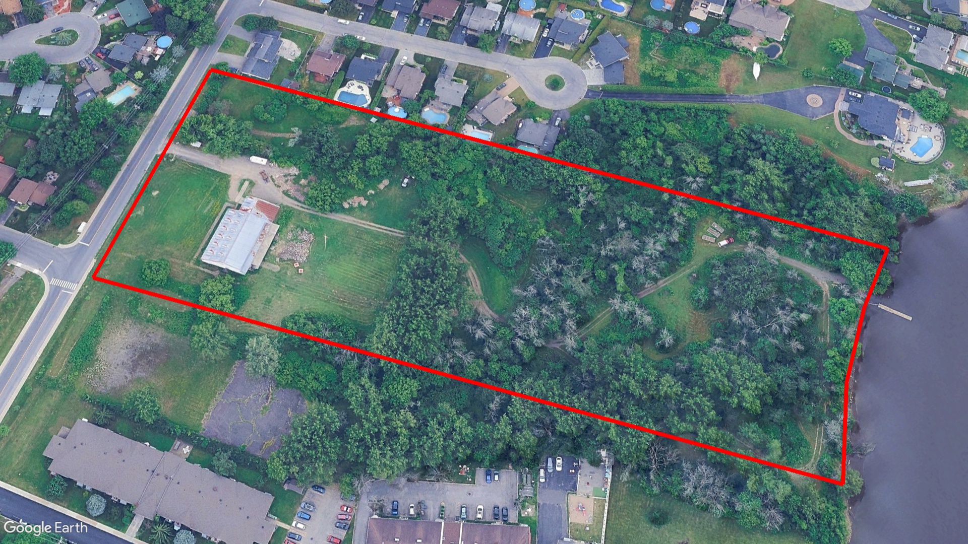 Tax Sale Montreal, Quebec - 041229-60