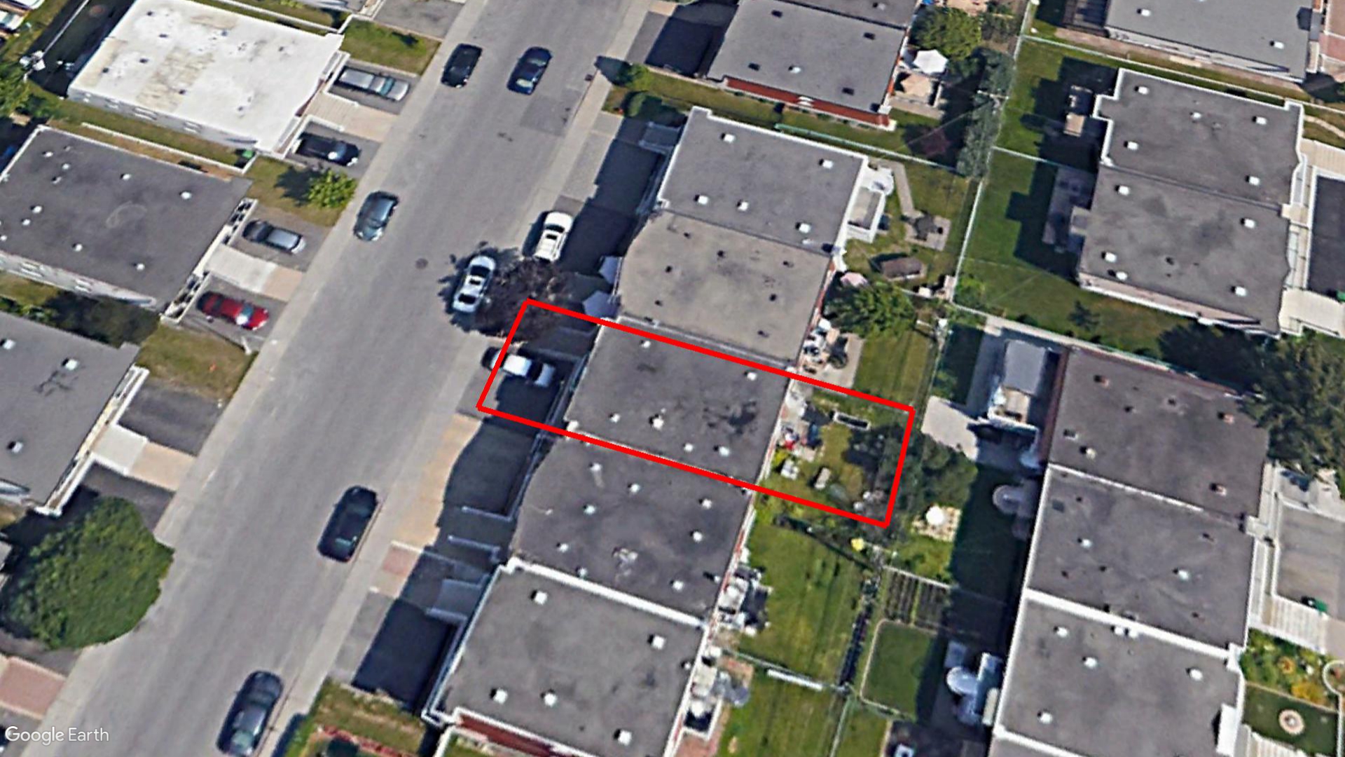 Tax Sale Montreal, Quebec - 040430-89