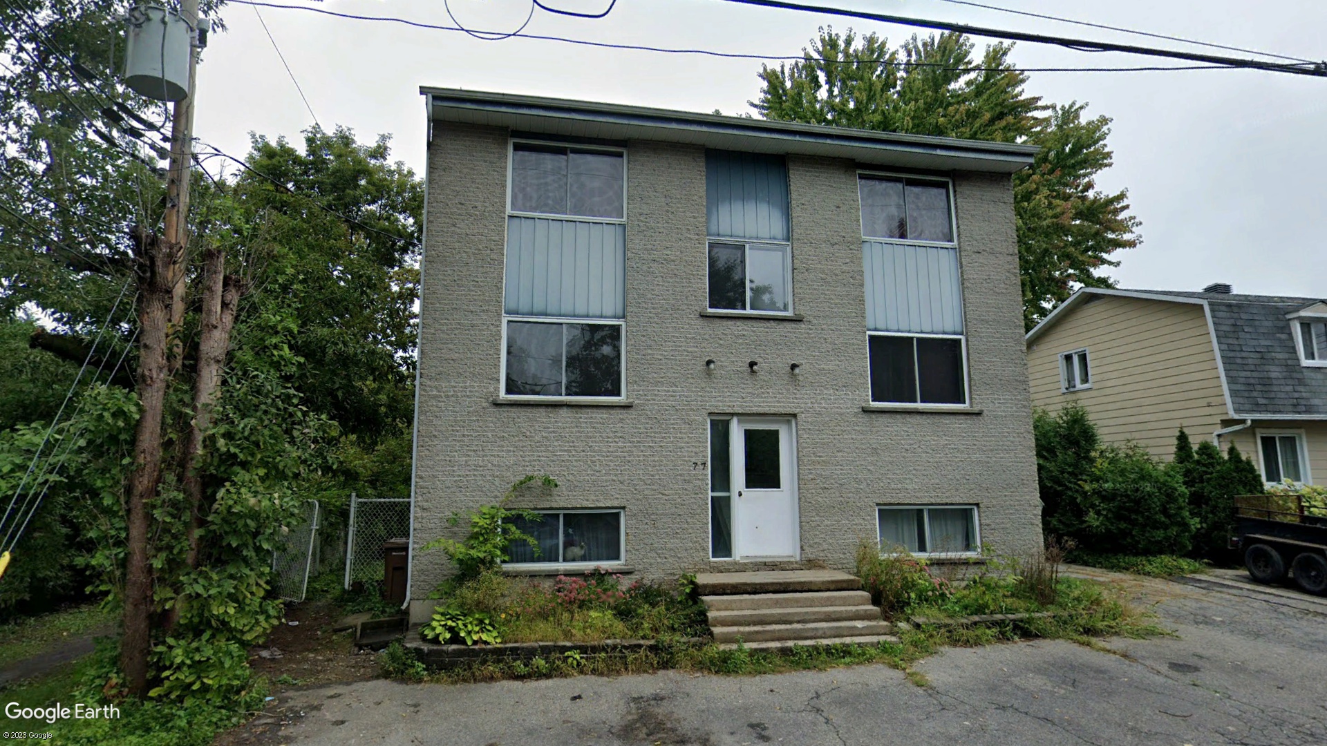 Tax Sale Montreal, Quebec - 040516-26