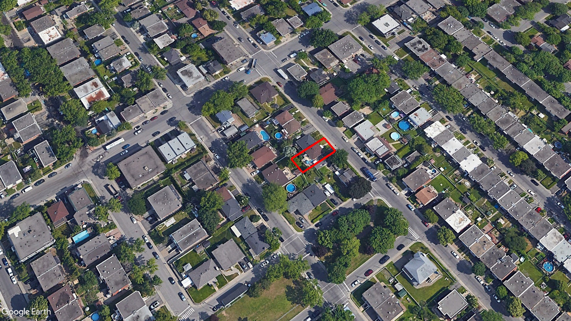 Tax Sale Montreal, Quebec - 020706-05