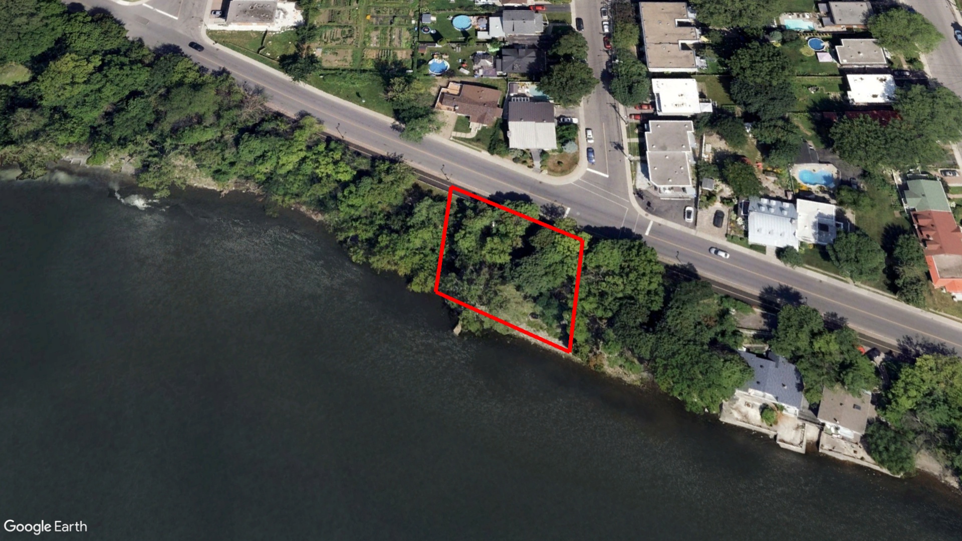 Tax Sale Montreal, Quebec - 040258-59