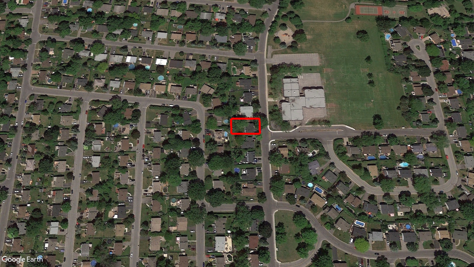 Tax Sale Montreal, Quebec - 040102-91