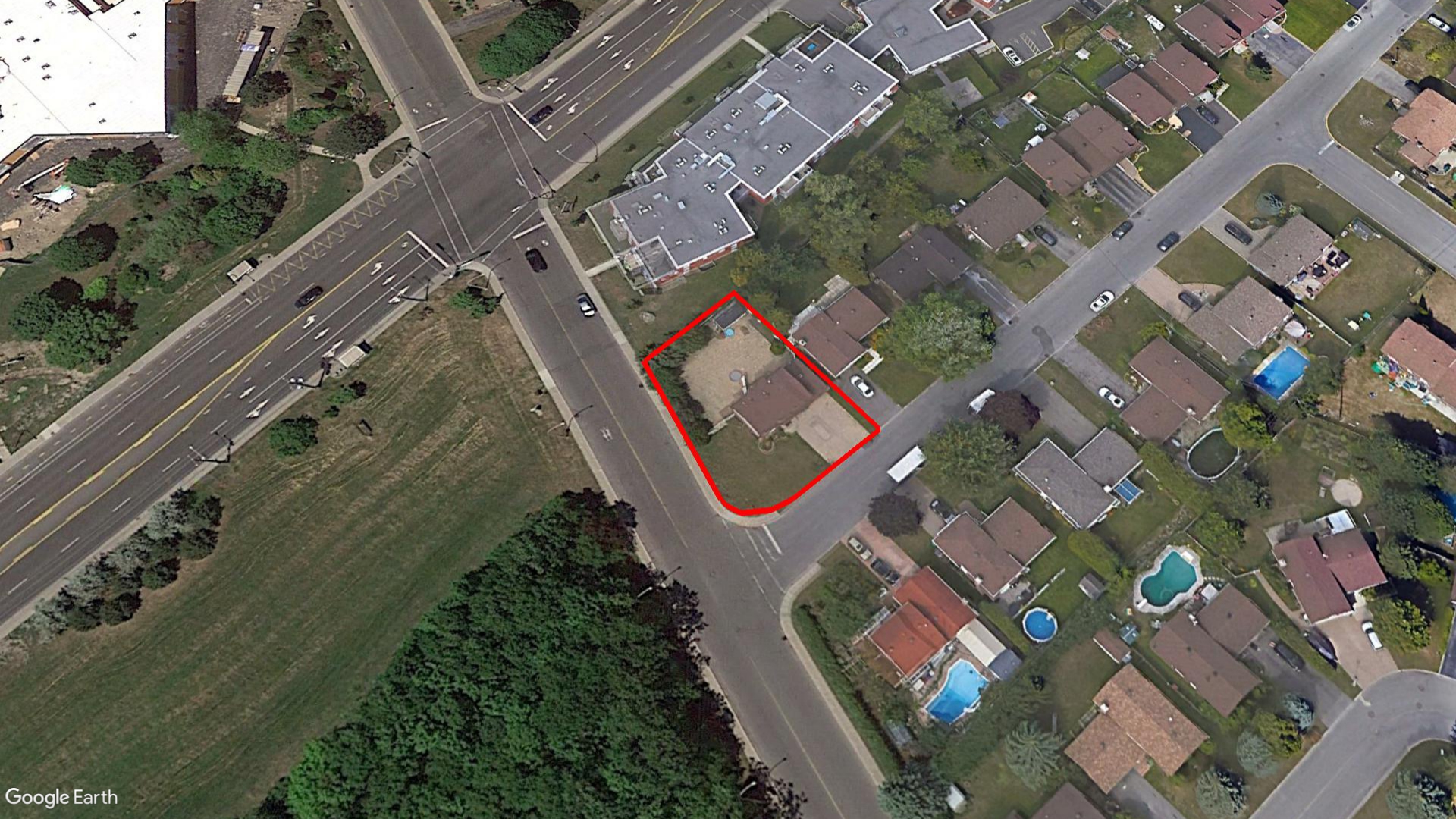 Tax Sale Montreal, Quebec - 040196-73