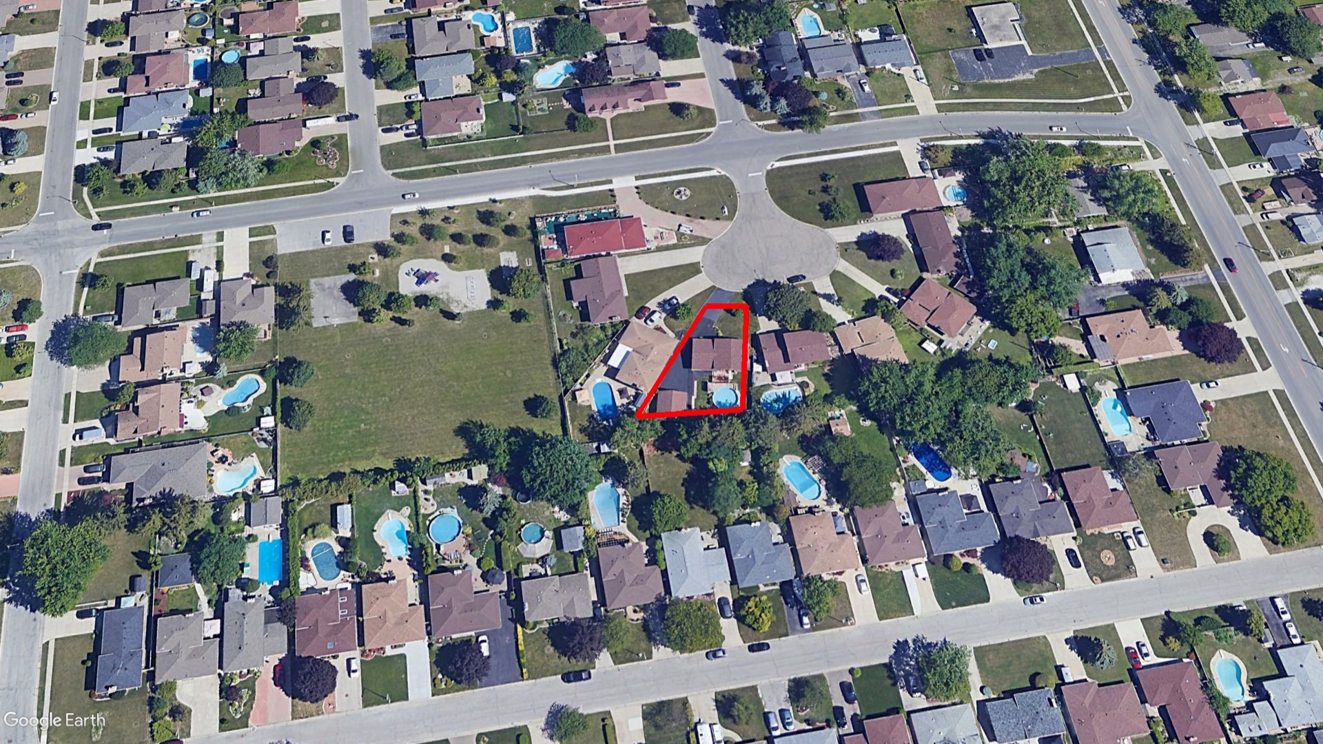 Tax Sale Tecumseh, Ontario - 37 44 090 000 03300 0000