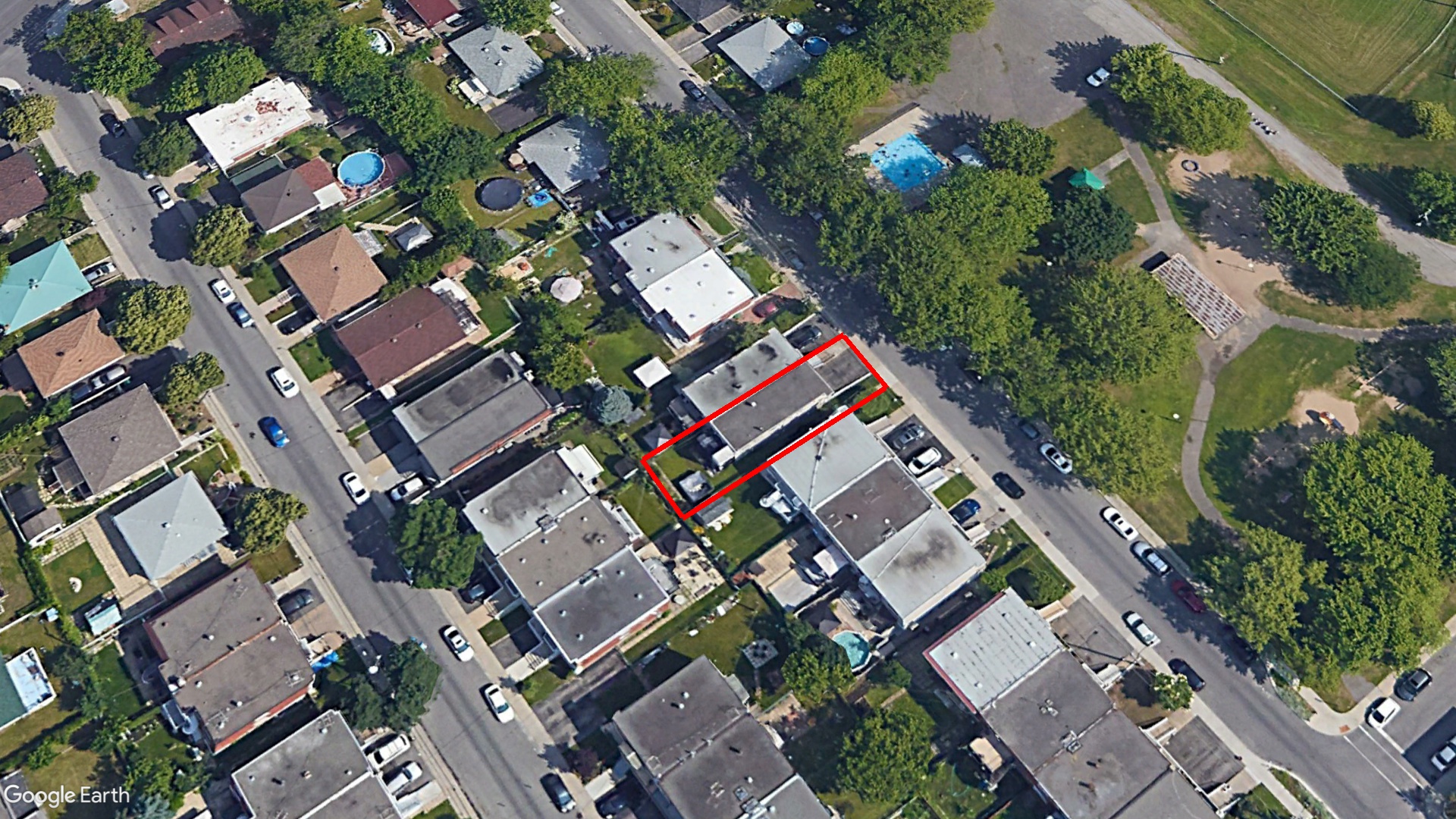 Tax Sale Montreal, Quebec - 020708-56