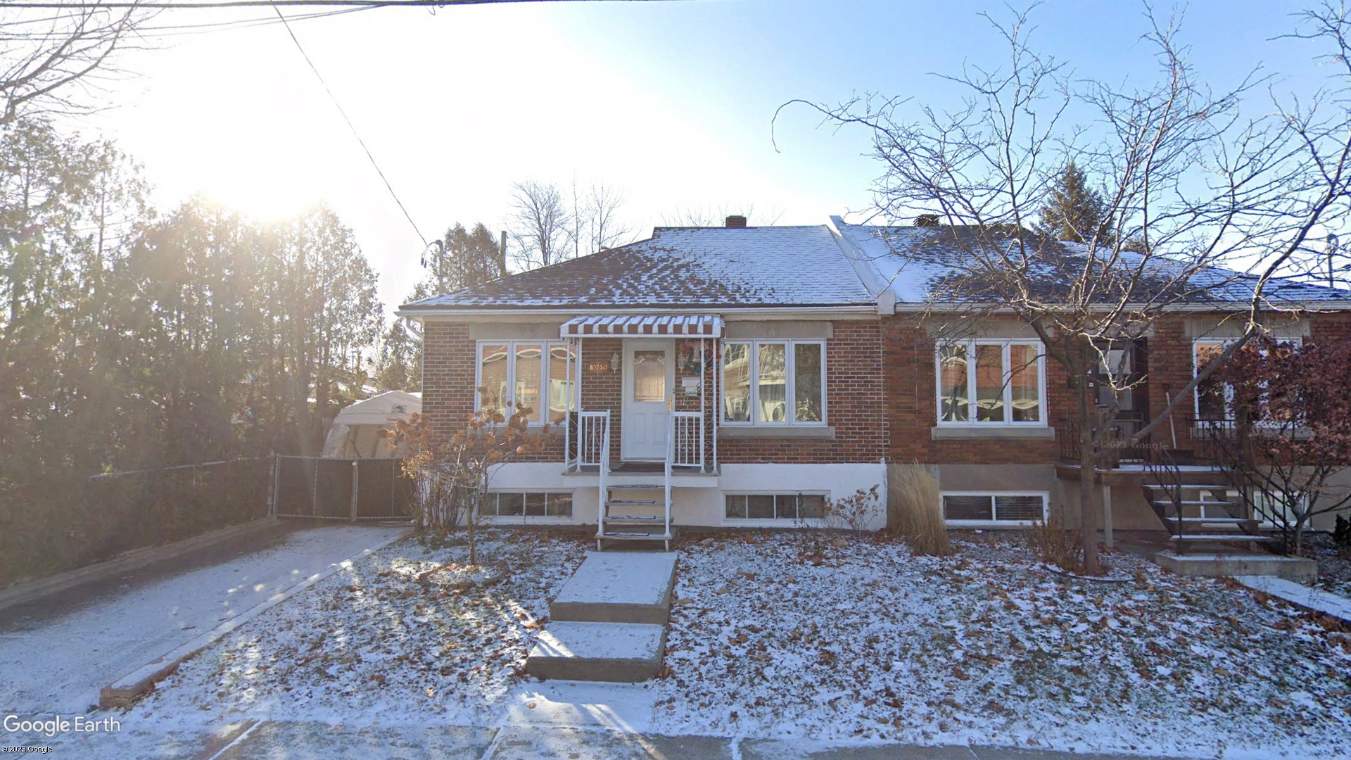 Tax Sale Montreal, Quebec - 020706-05