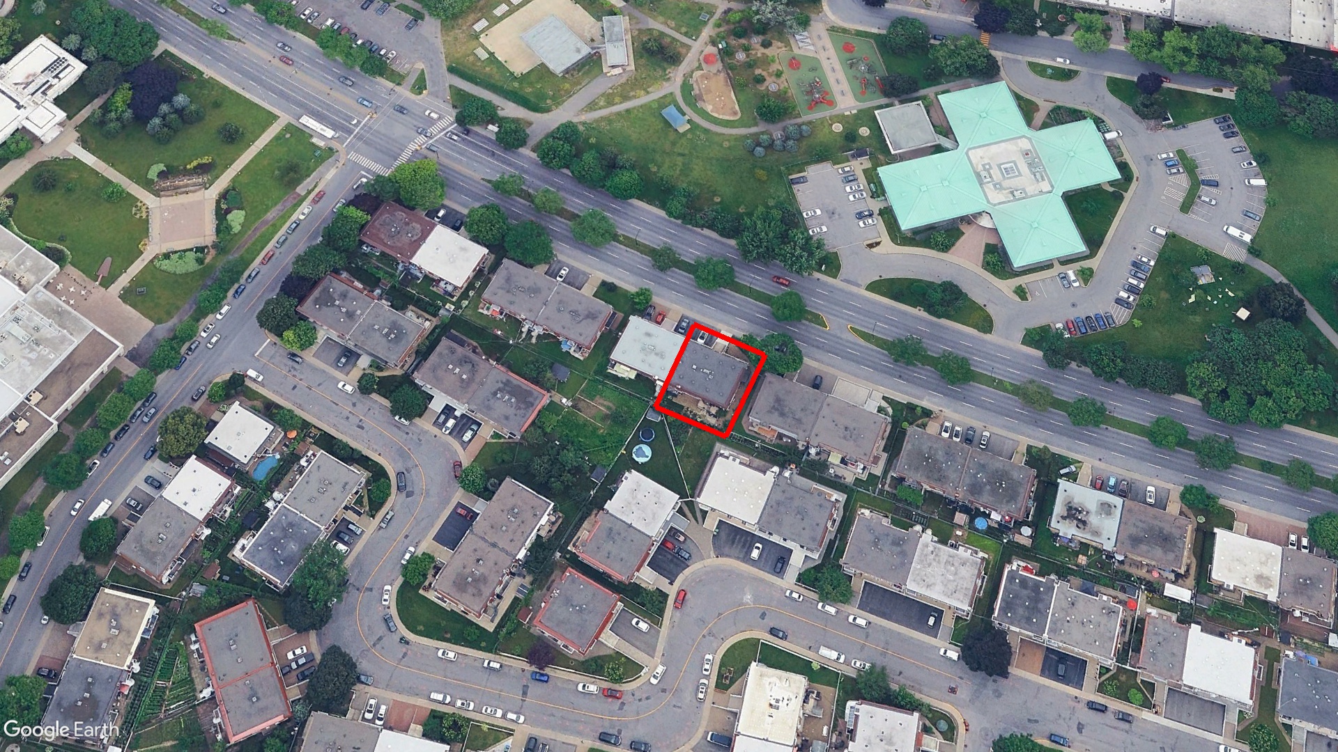 Tax Sale Montreal, Quebec - 020906-29