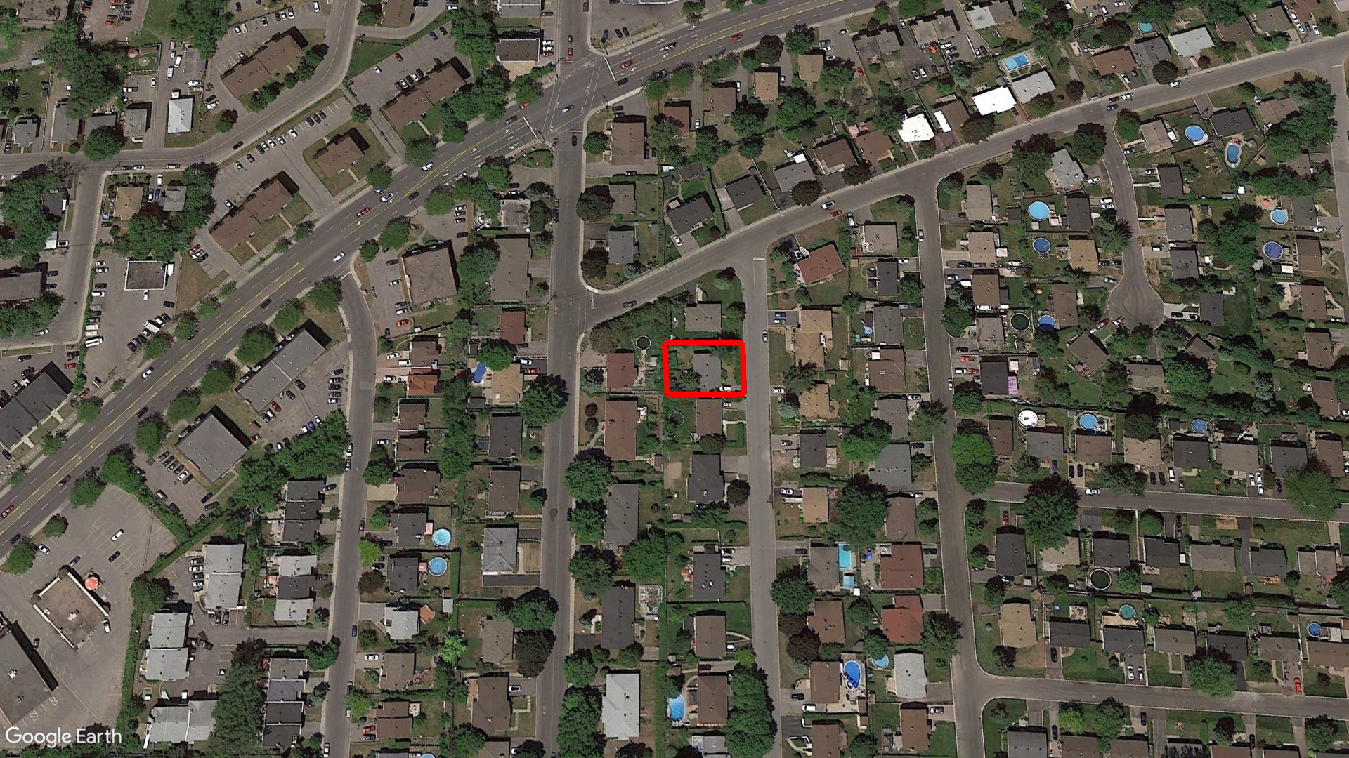 Tax Sale Montreal, Quebec - 040128-04