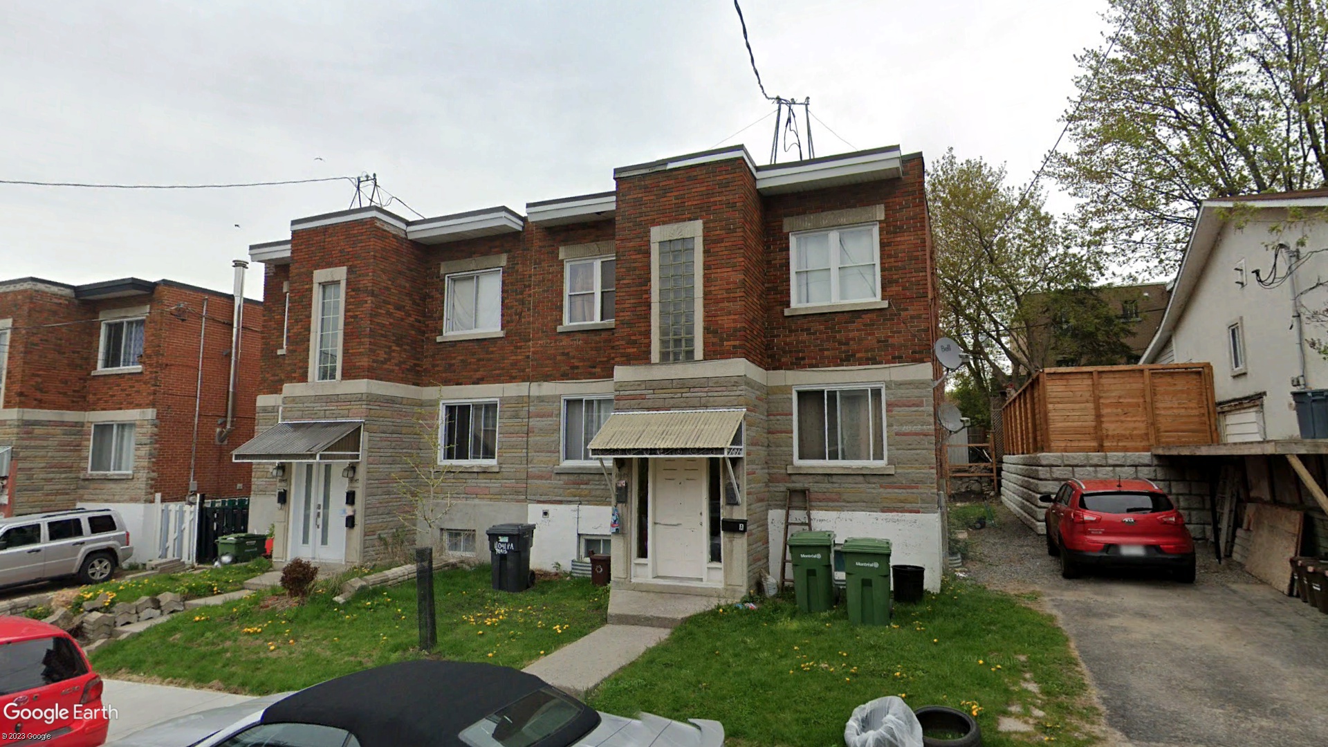 Tax Sale Montreal, Quebec - 020704-59