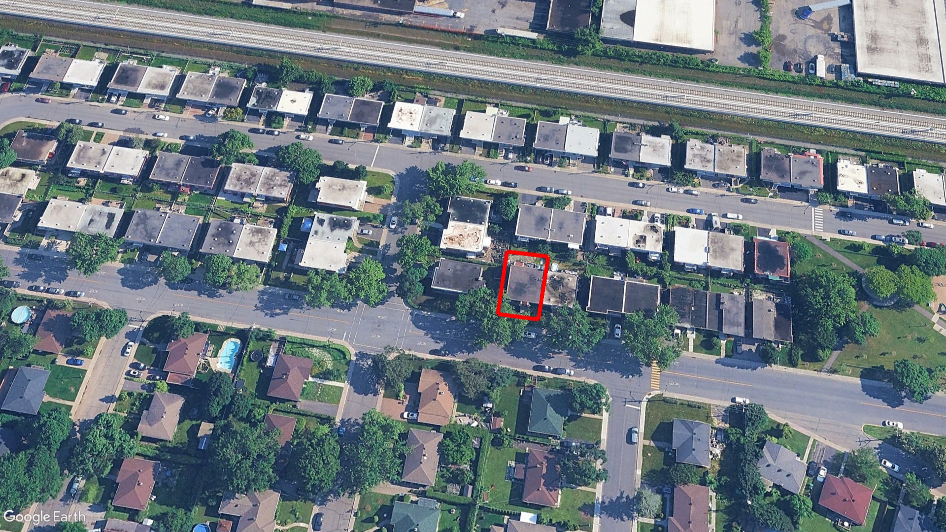 Tax Sale Montreal, Quebec - 040206-73