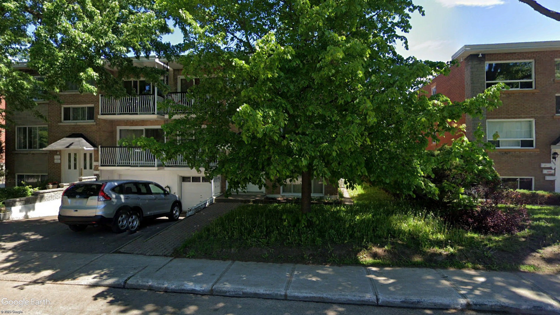 Tax Sale Montreal, Quebec - 020311-99