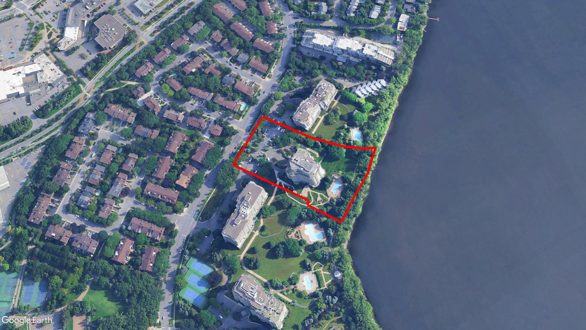 Tax Sale Montreal, Quebec - 011033-64