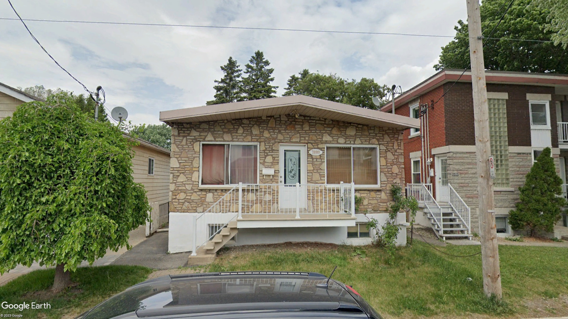 Tax Sale Montreal, Quebec - 020299-64