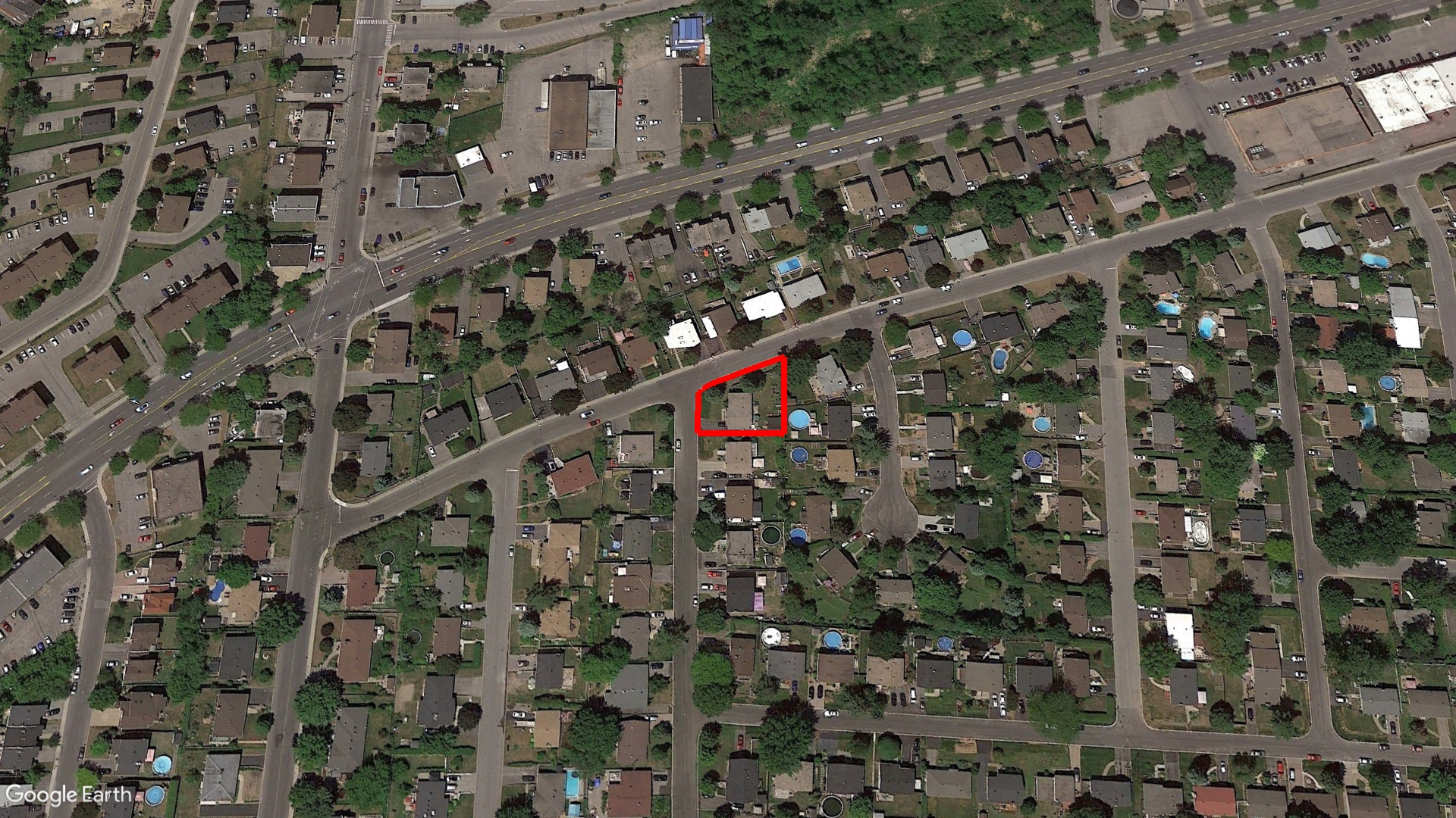 Tax Sale Montreal, Quebec - 040127-11