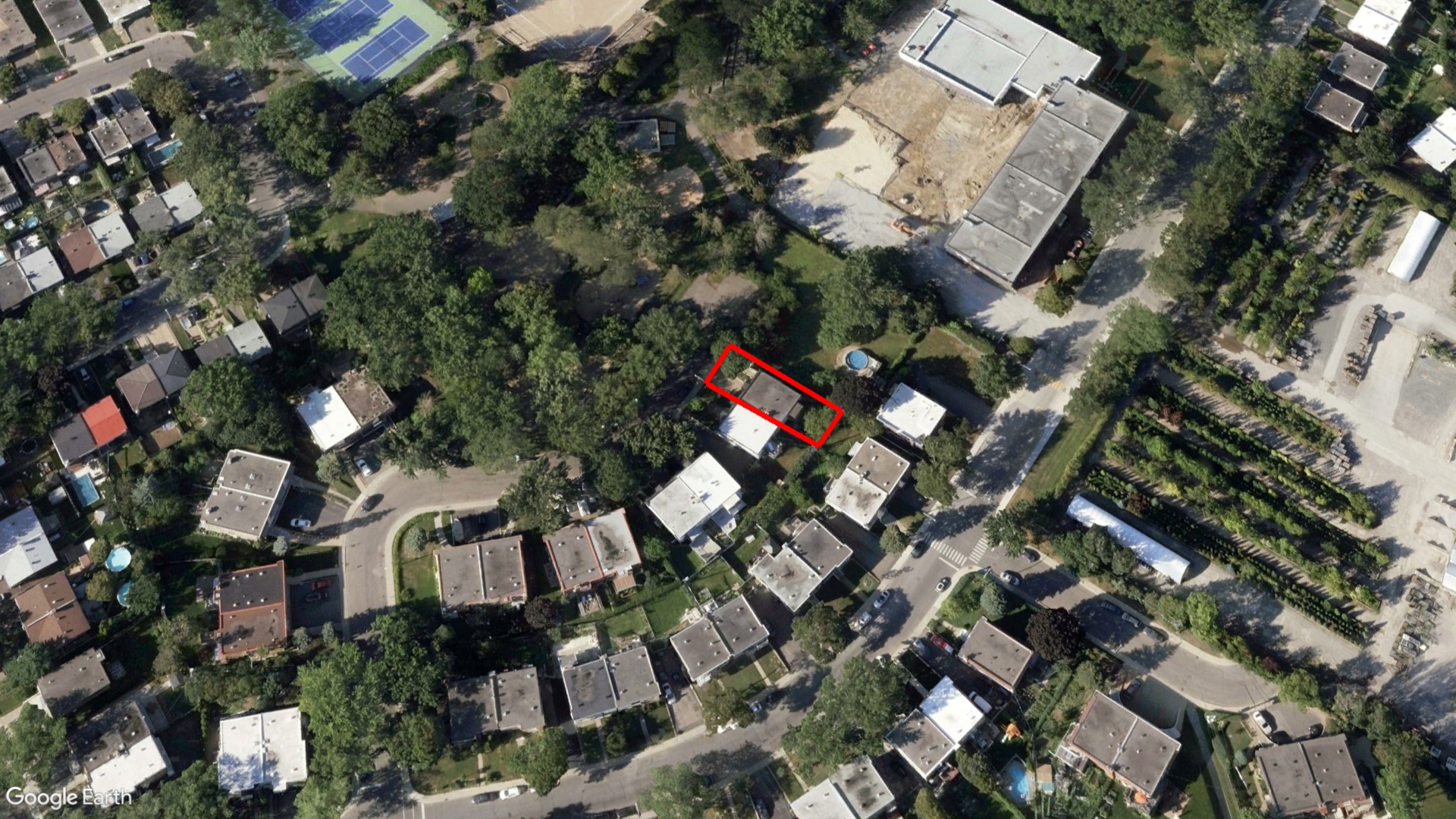 Tax Sale Montreal, Quebec - 041006-33