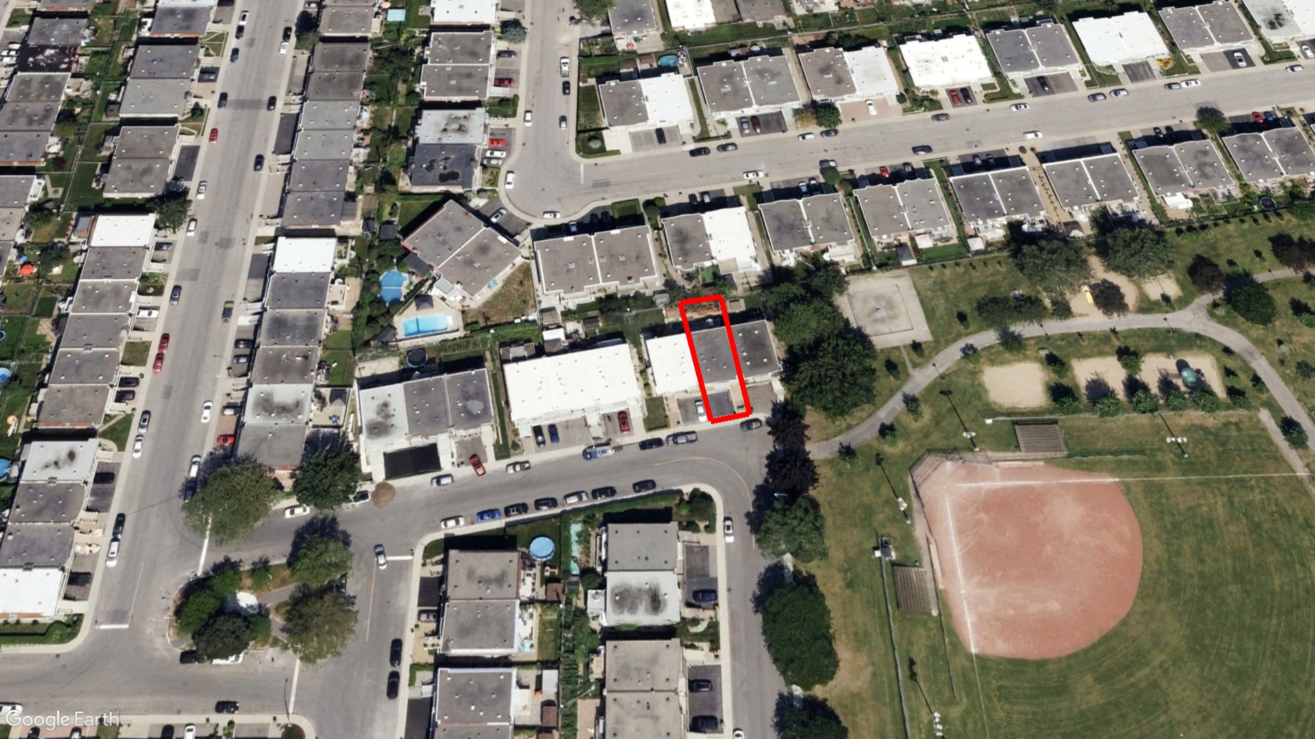 Tax Sale Montreal, Quebec - 040428-84