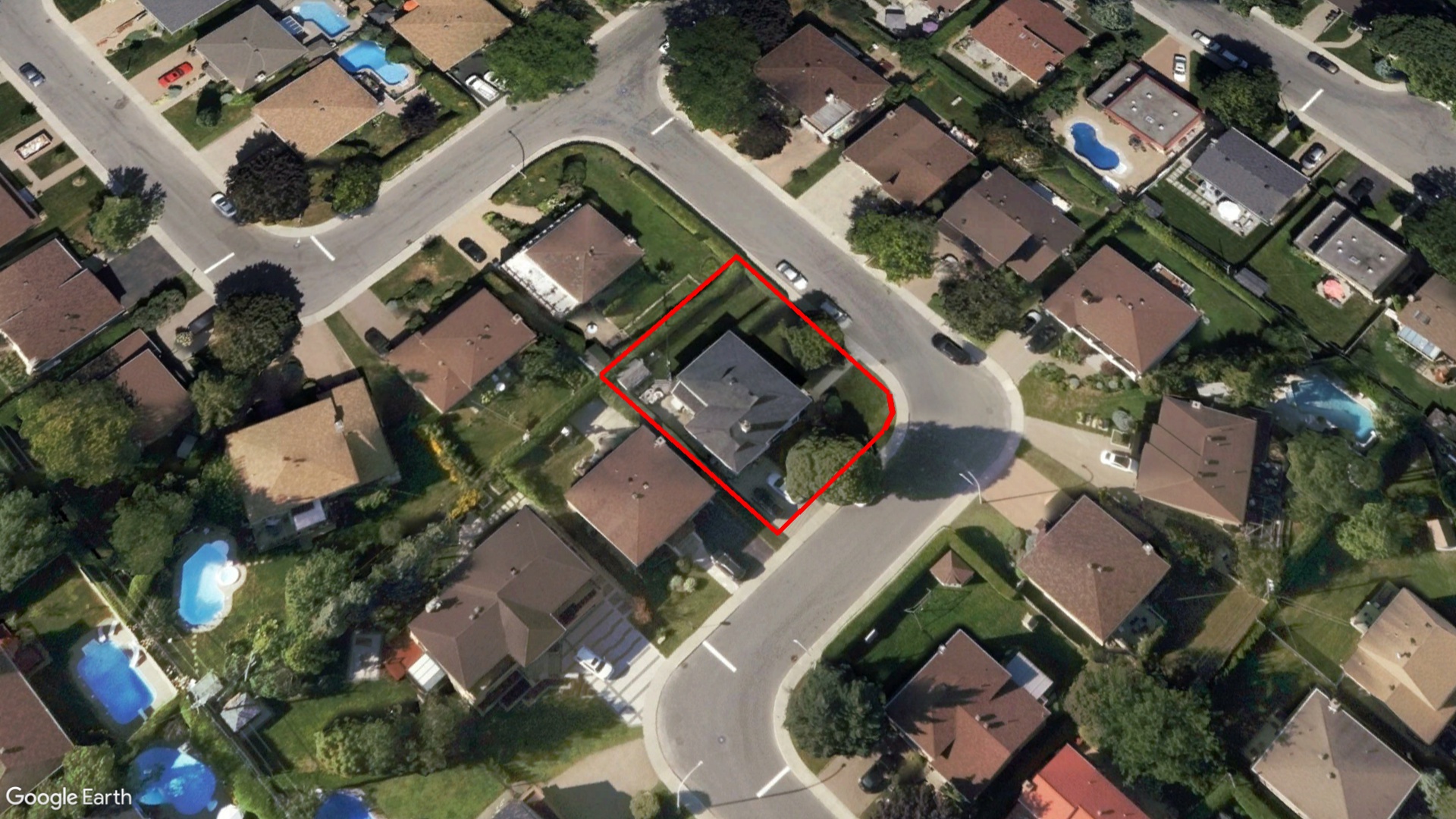 Tax Sale Montreal, Quebec - 041013-34