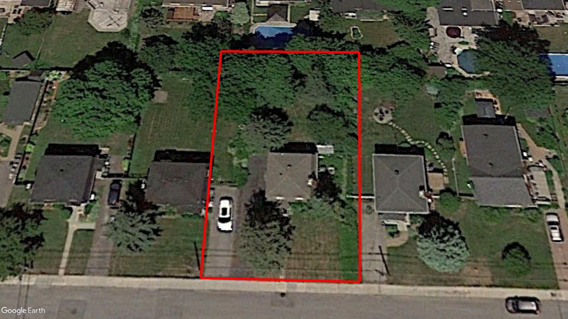 Tax Sale Montreal, Quebec - 050526-46