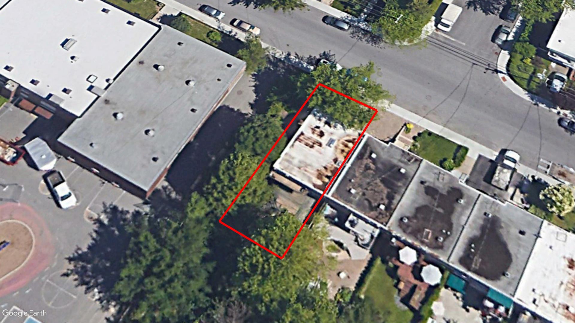 Tax Sale Montreal, Quebec - 020326-34