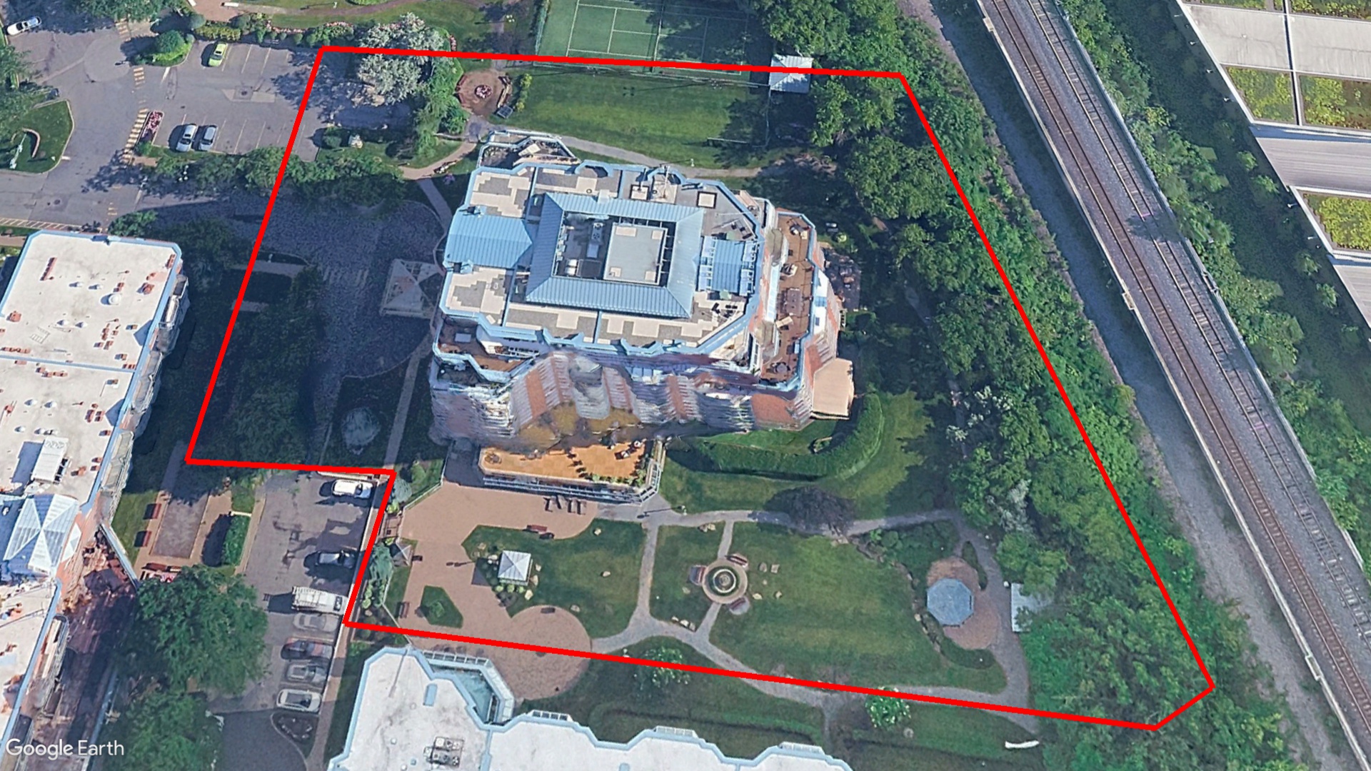 Tax Sale Montreal, Quebec - 041403-68