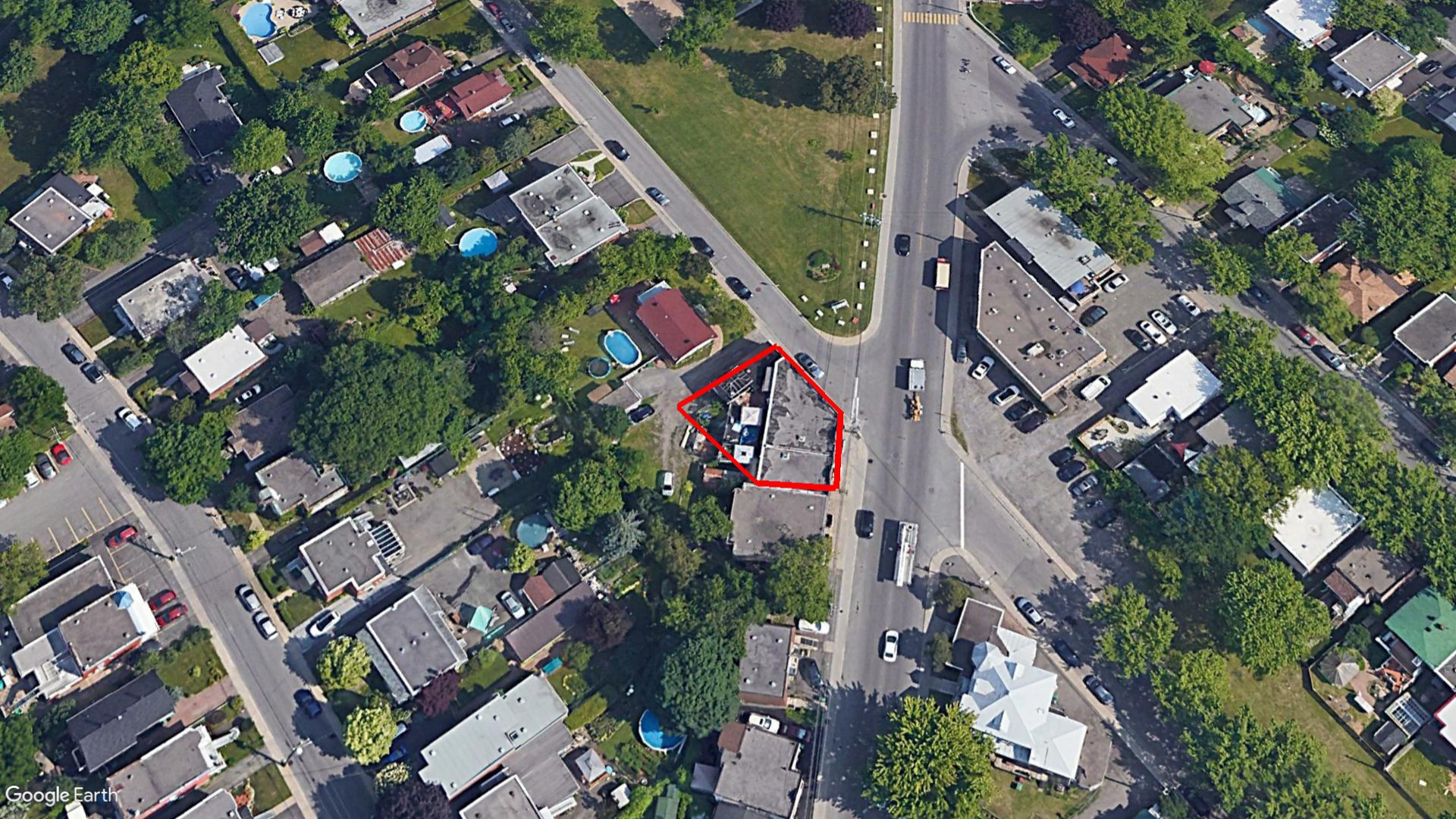 Tax Sale Montreal, Quebec - 020827-40