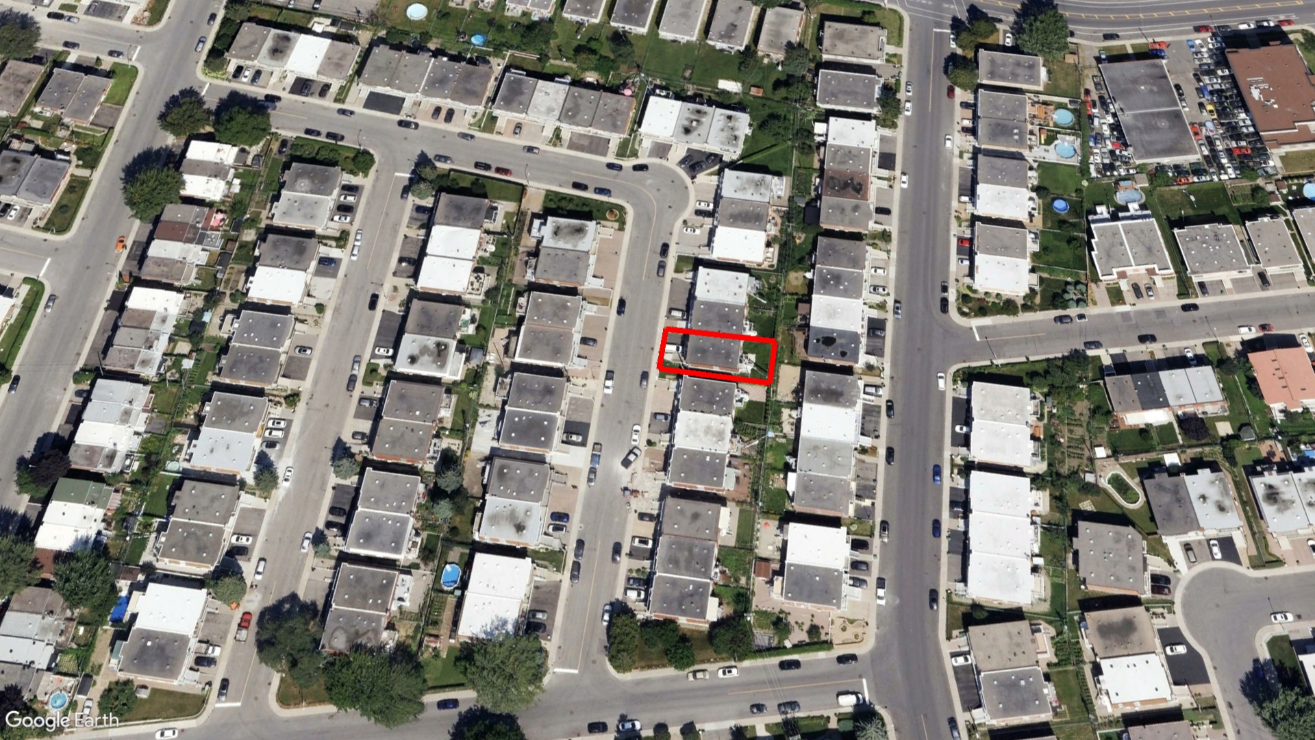 Tax Sale Montreal, Quebec - 040427-10