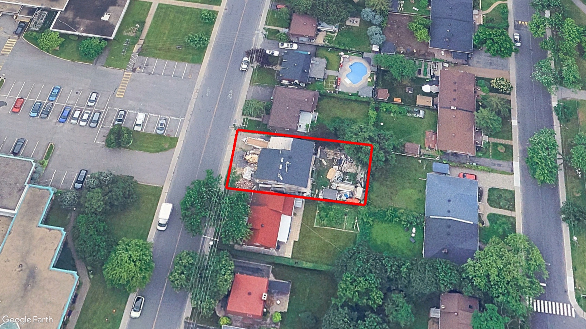 Tax Sale Montreal, Quebec - 040213-37