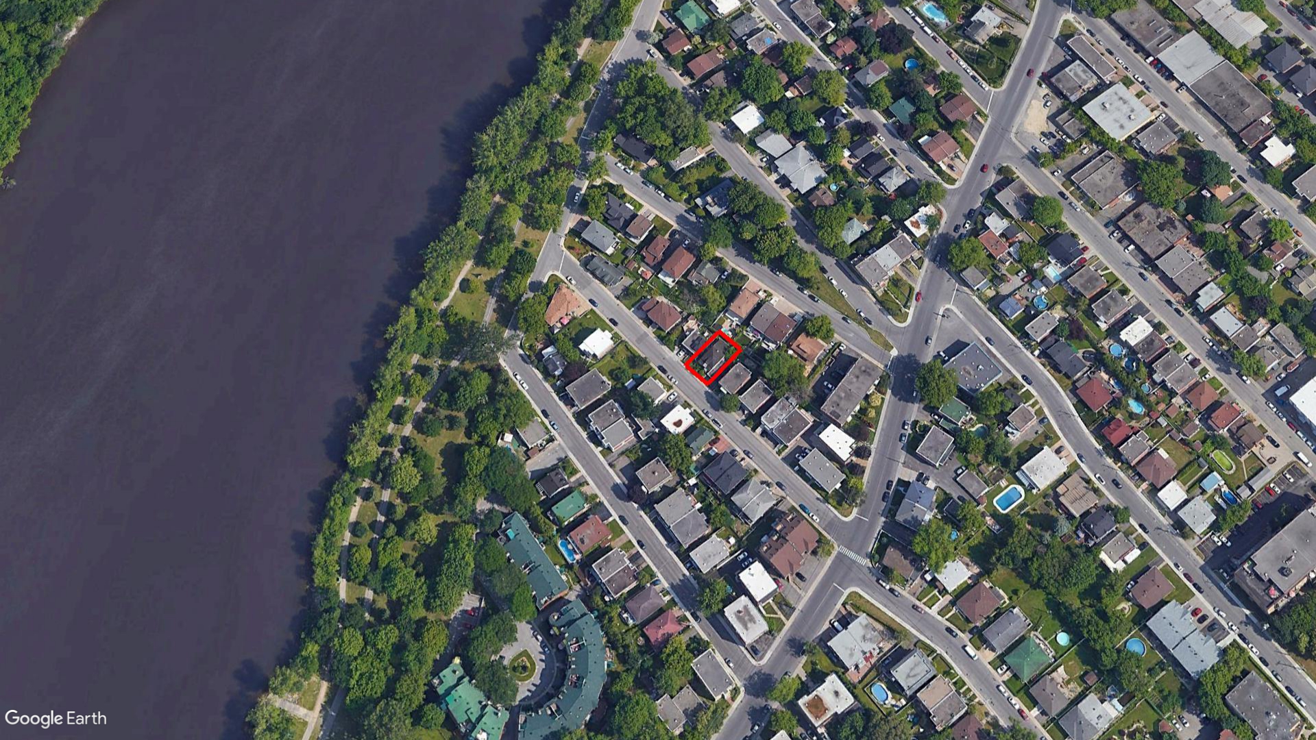 Tax Sale Montreal, Quebec - 020727-29