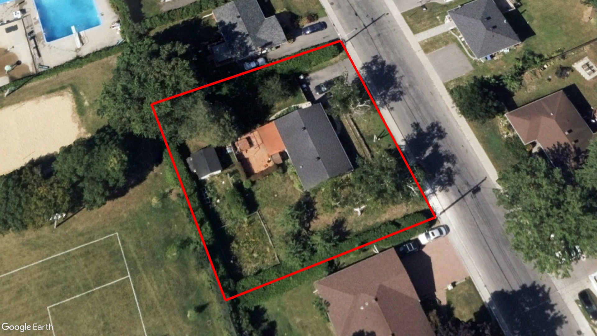 Tax Sale Montreal, Quebec - 040118-71