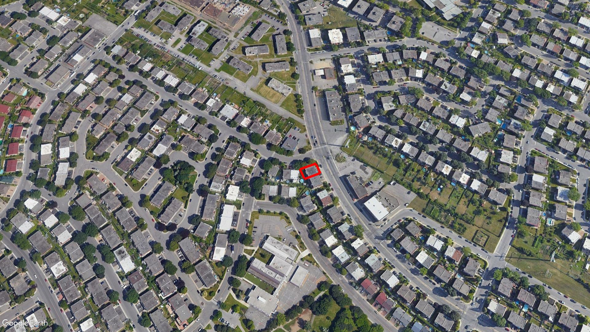 Tax Sale Montreal, Quebec - 020896-68