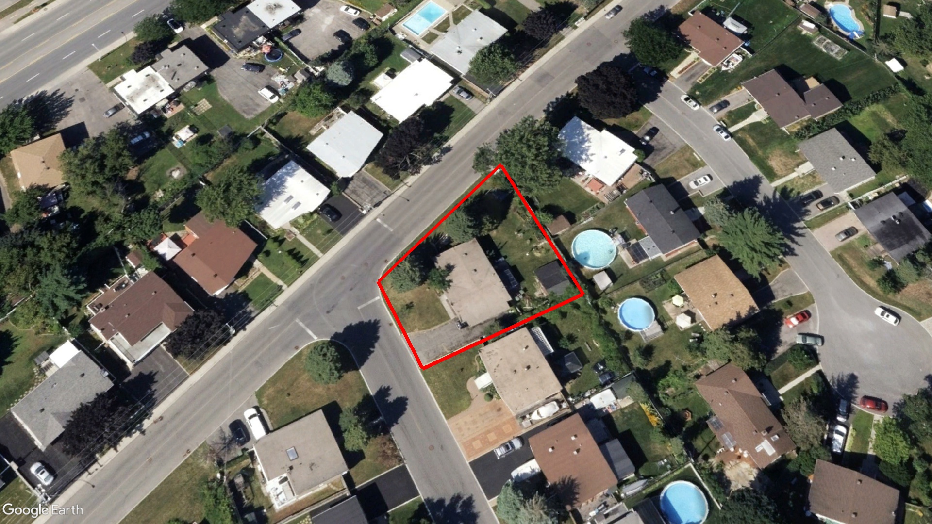 Tax Sale Montreal, Quebec - 040127-11