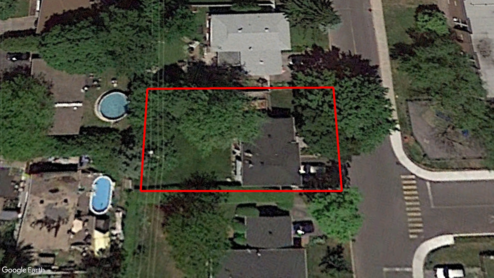 Tax Sale Montreal, Quebec - 040102-91